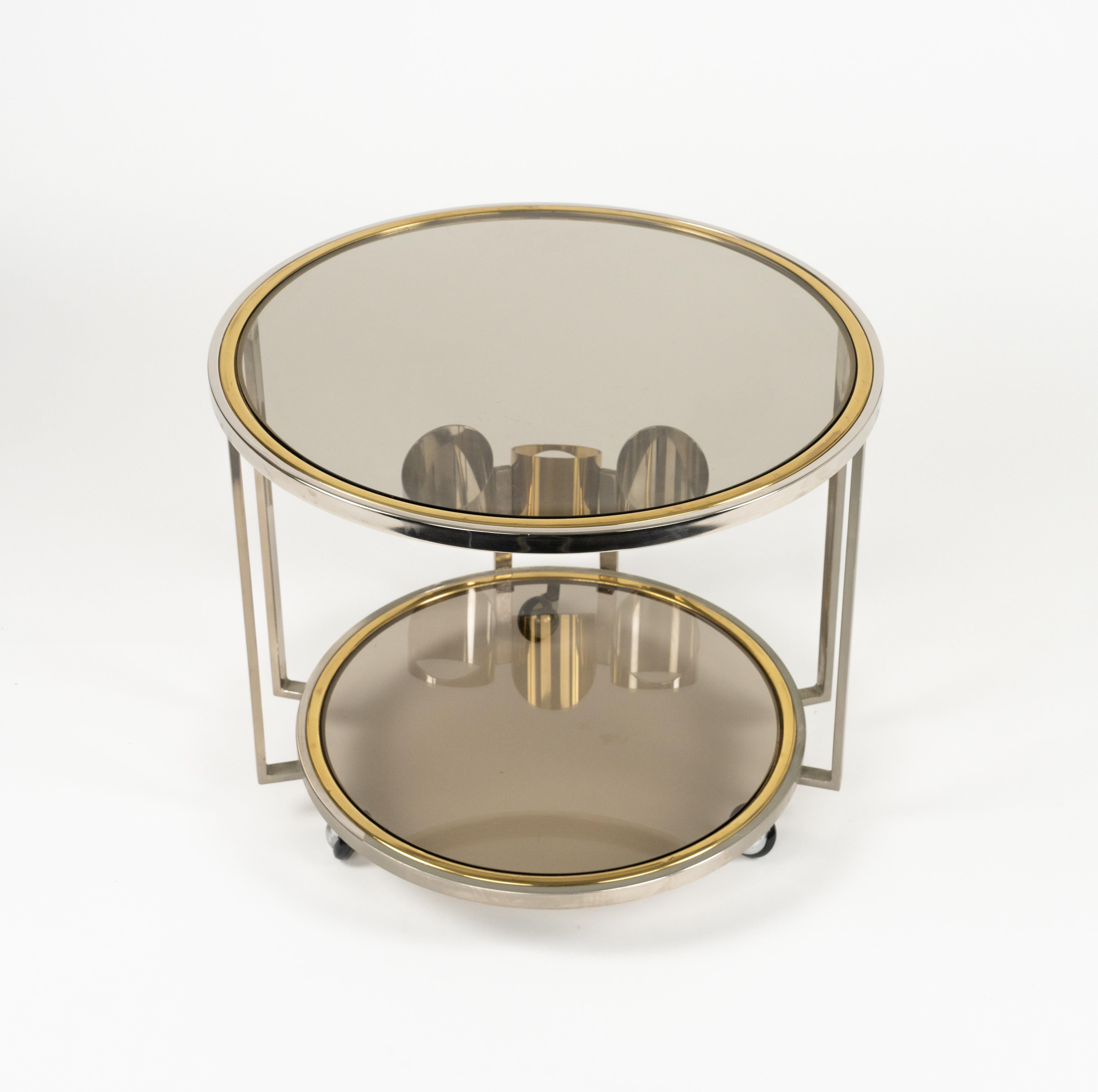 Mid-Century Modern Chariot de service du milieu du siècle dernier en laiton, chrome et verre de style Romeo Rega, Italie 1970 en vente