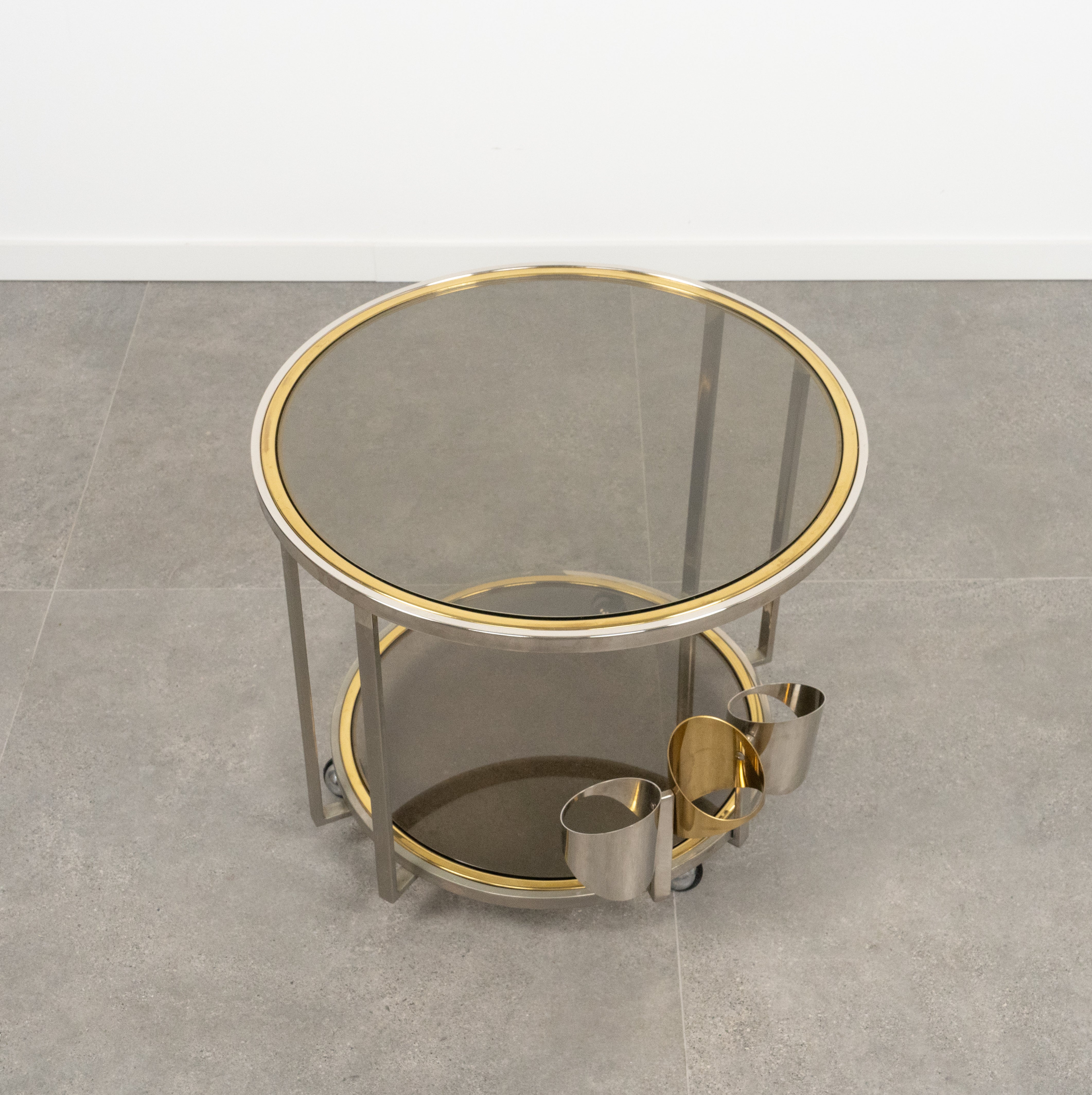 Chariot de service du milieu du siècle dernier en laiton, chrome et verre de style Romeo Rega, Italie 1970 en vente 3