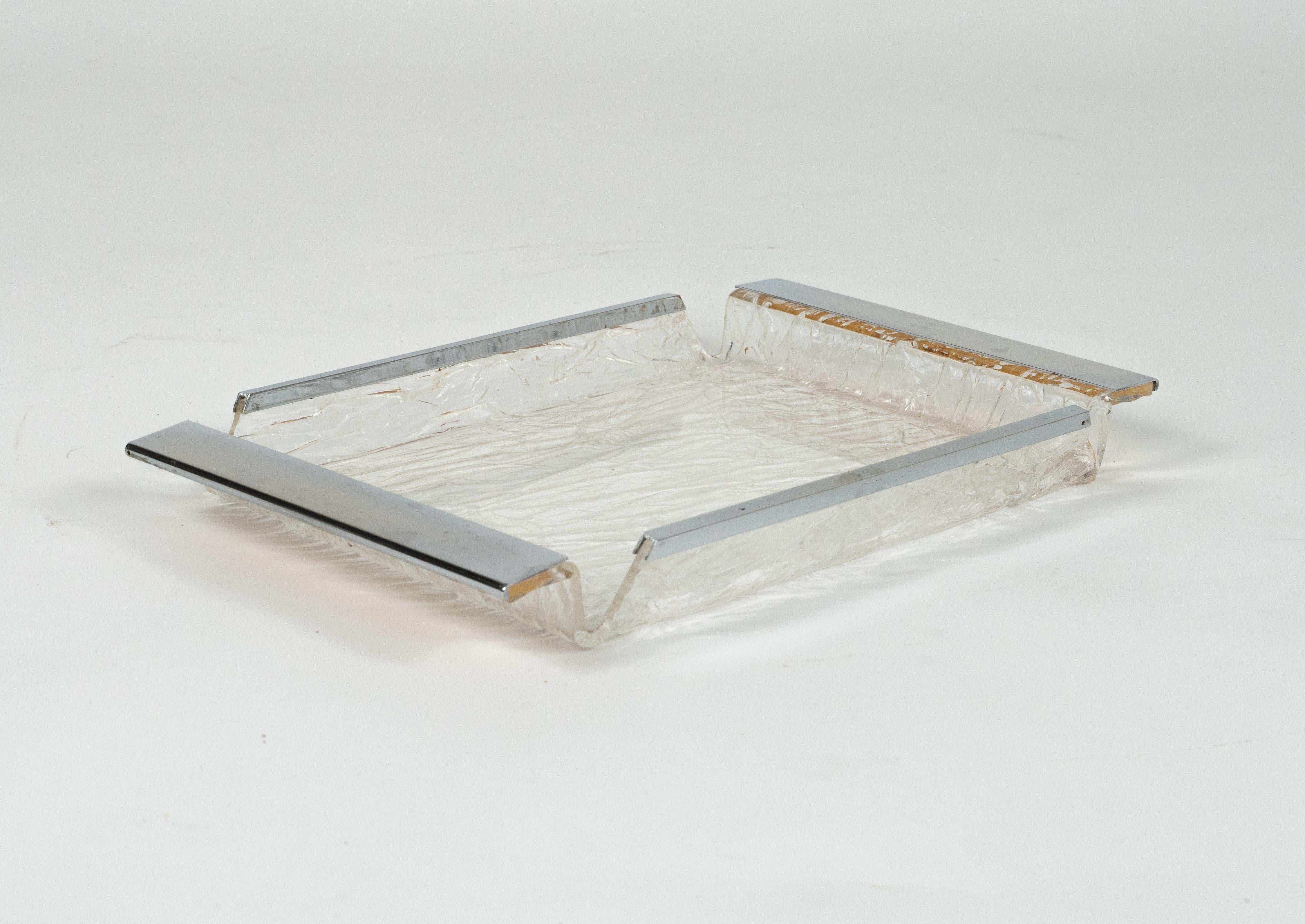 Serviertablett aus der Mitte des Jahrhunderts aus Lucit und Chrom Willy Rizzo Style, Italien 1970er (Moderne der Mitte des Jahrhunderts) im Angebot