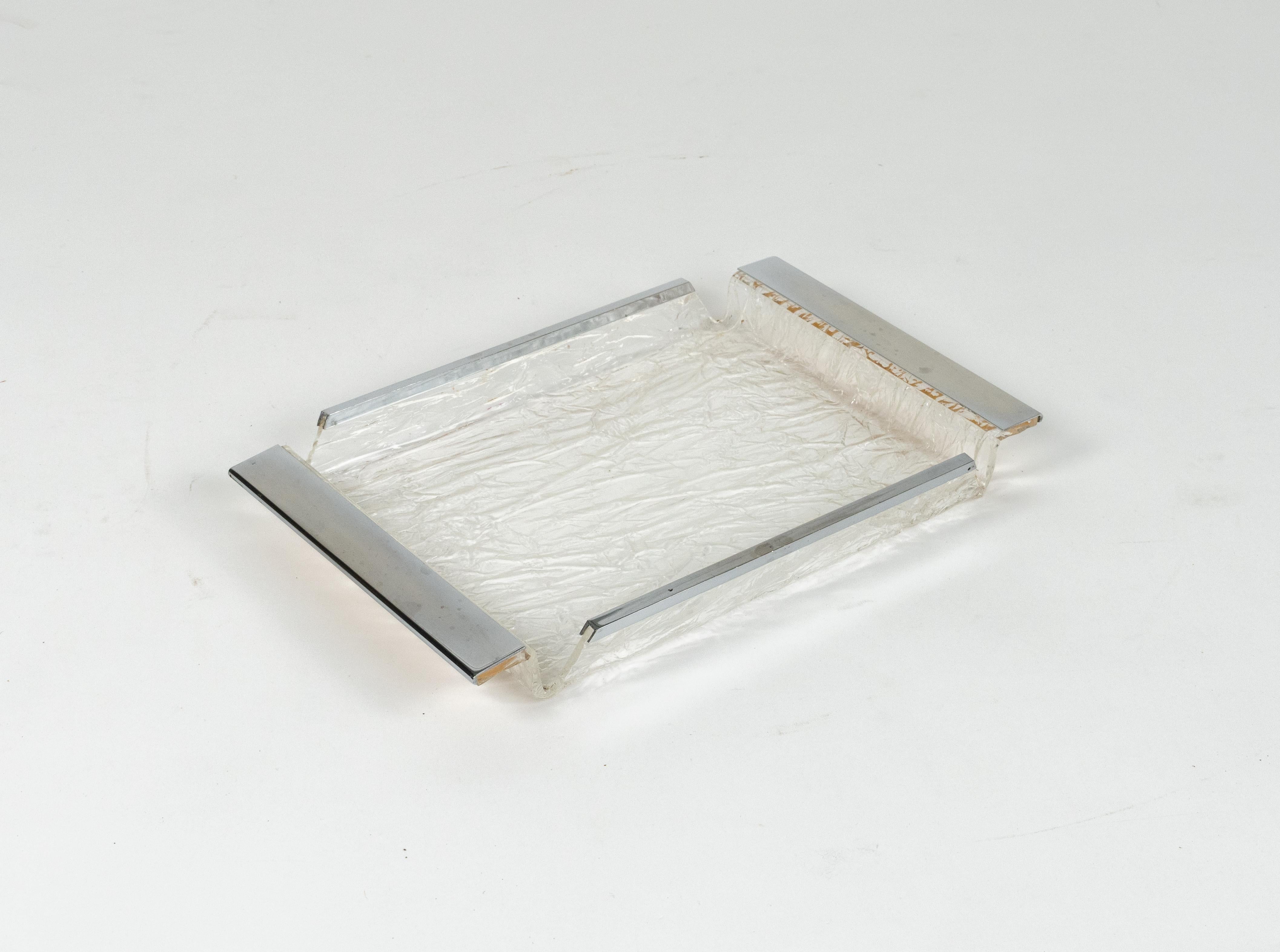 Serviertablett aus der Mitte des Jahrhunderts aus Lucit und Chrom Willy Rizzo Style, Italien 1970er (Italienisch) im Angebot