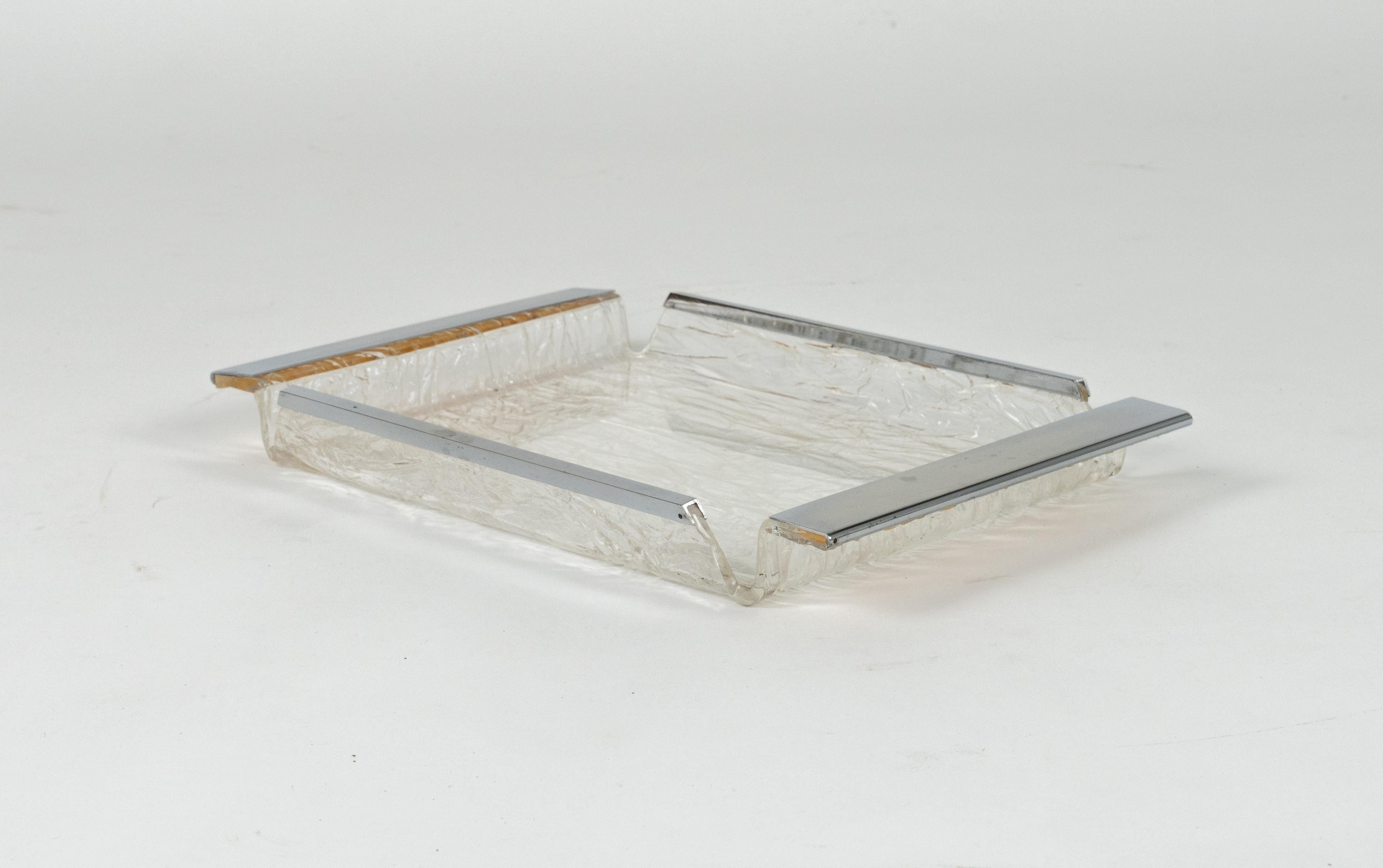 Serviertablett aus der Mitte des Jahrhunderts aus Lucit und Chrom Willy Rizzo Style, Italien 1970er (Metall) im Angebot