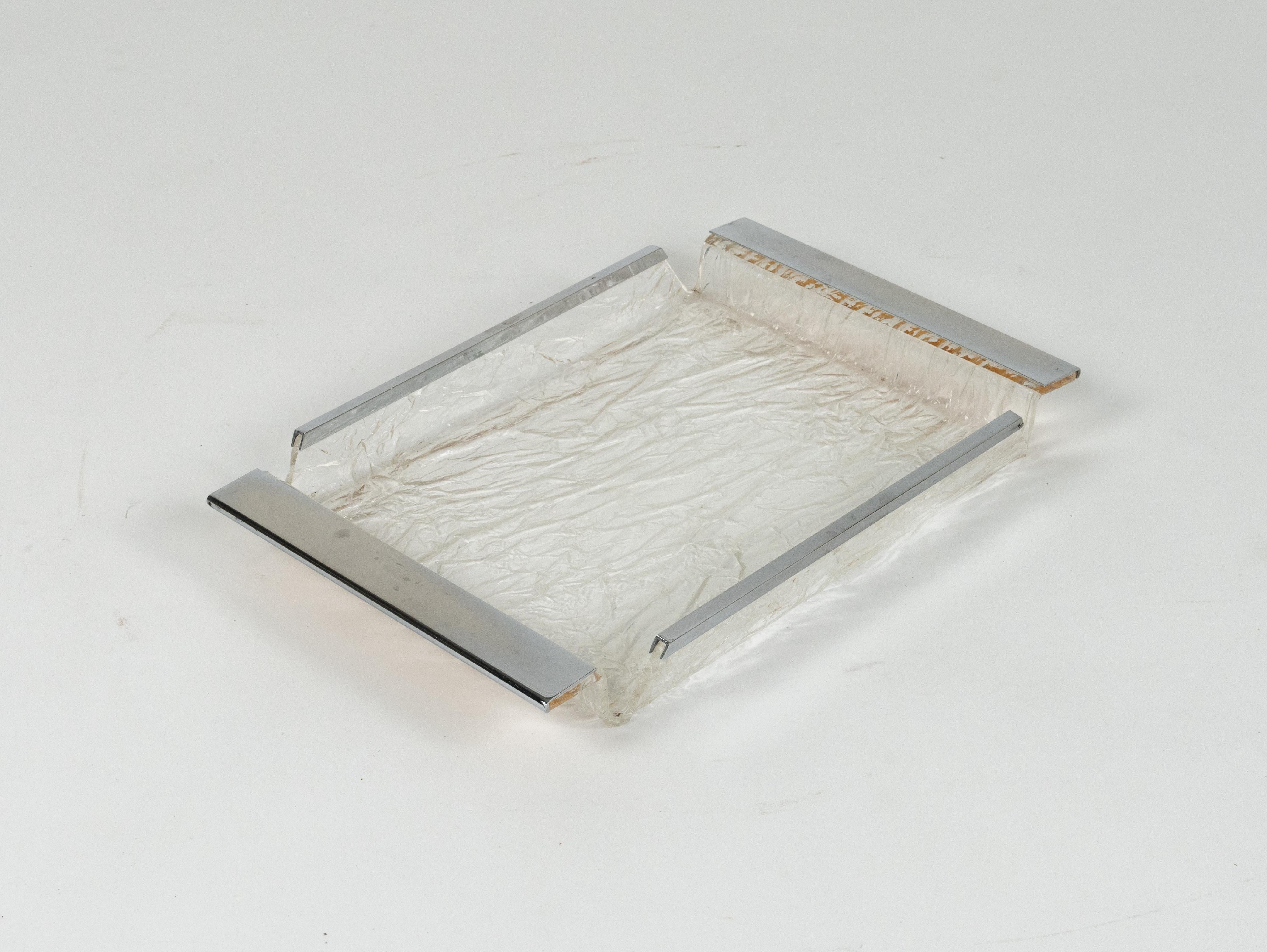 Serviertablett aus der Mitte des Jahrhunderts aus Lucit und Chrom Willy Rizzo Style, Italien 1970er im Angebot 1