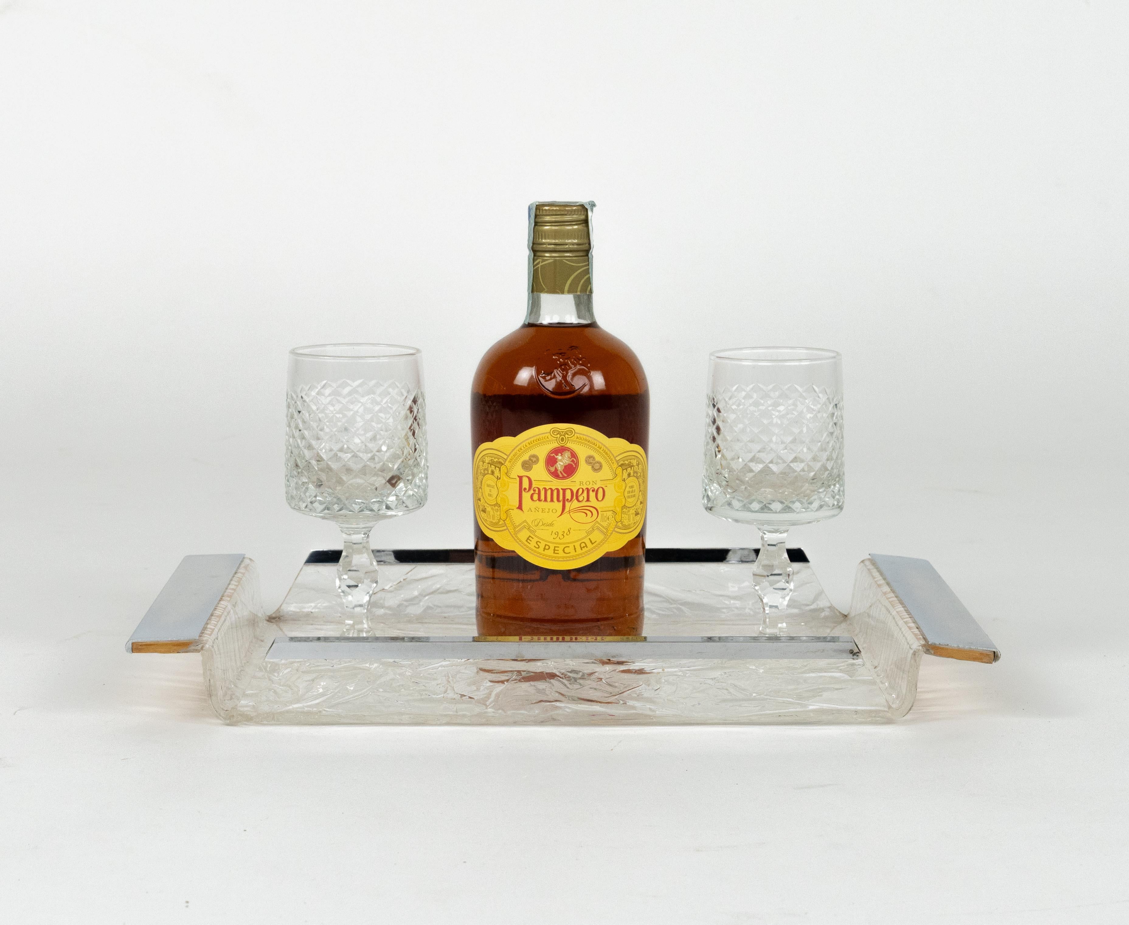 Serviertablett aus der Mitte des Jahrhunderts aus Lucit und Chrom Willy Rizzo Style, Italien 1970er im Angebot 2