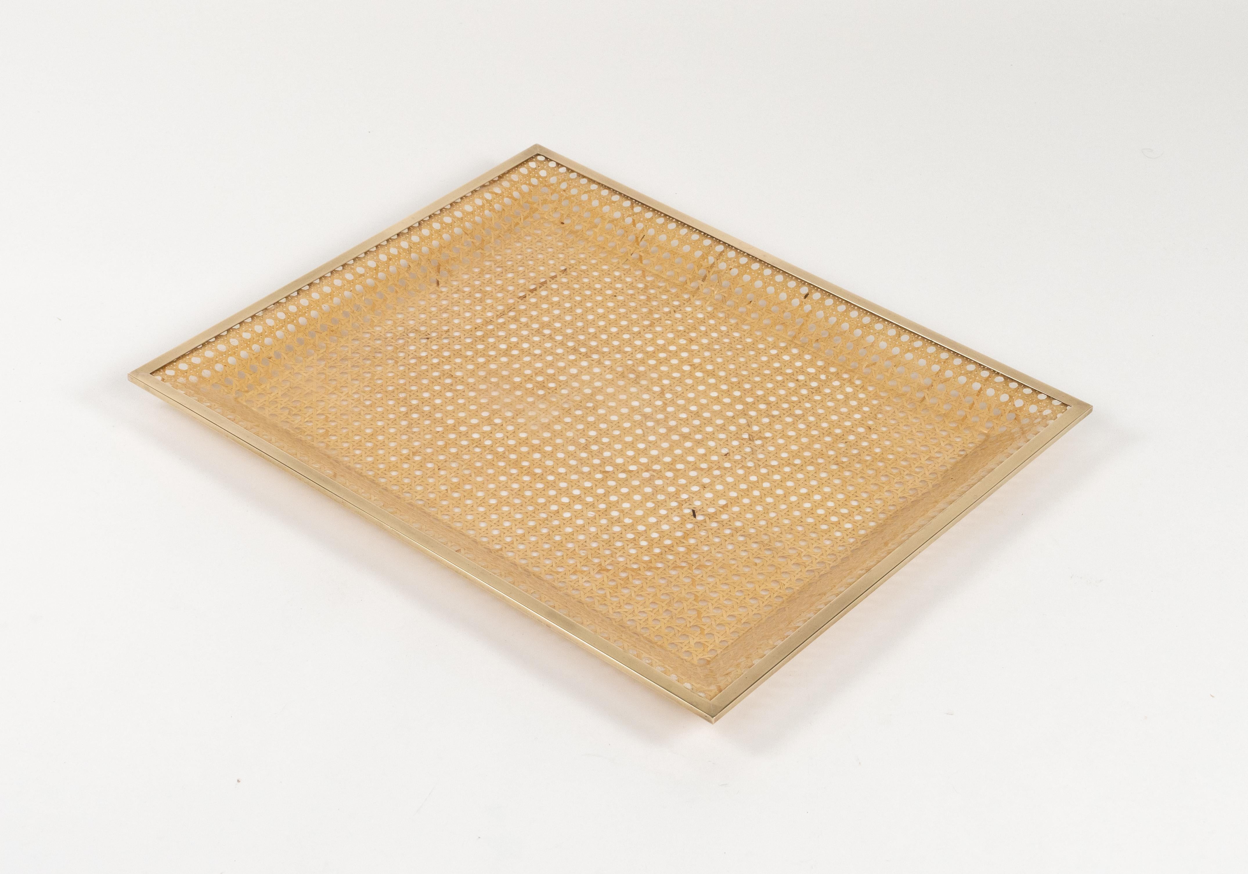 Midcentury Serving Tray Lucite, Rattan & Brass Christian Dior Style, Italy 1970 In Good Condition For Sale In Rome, IT