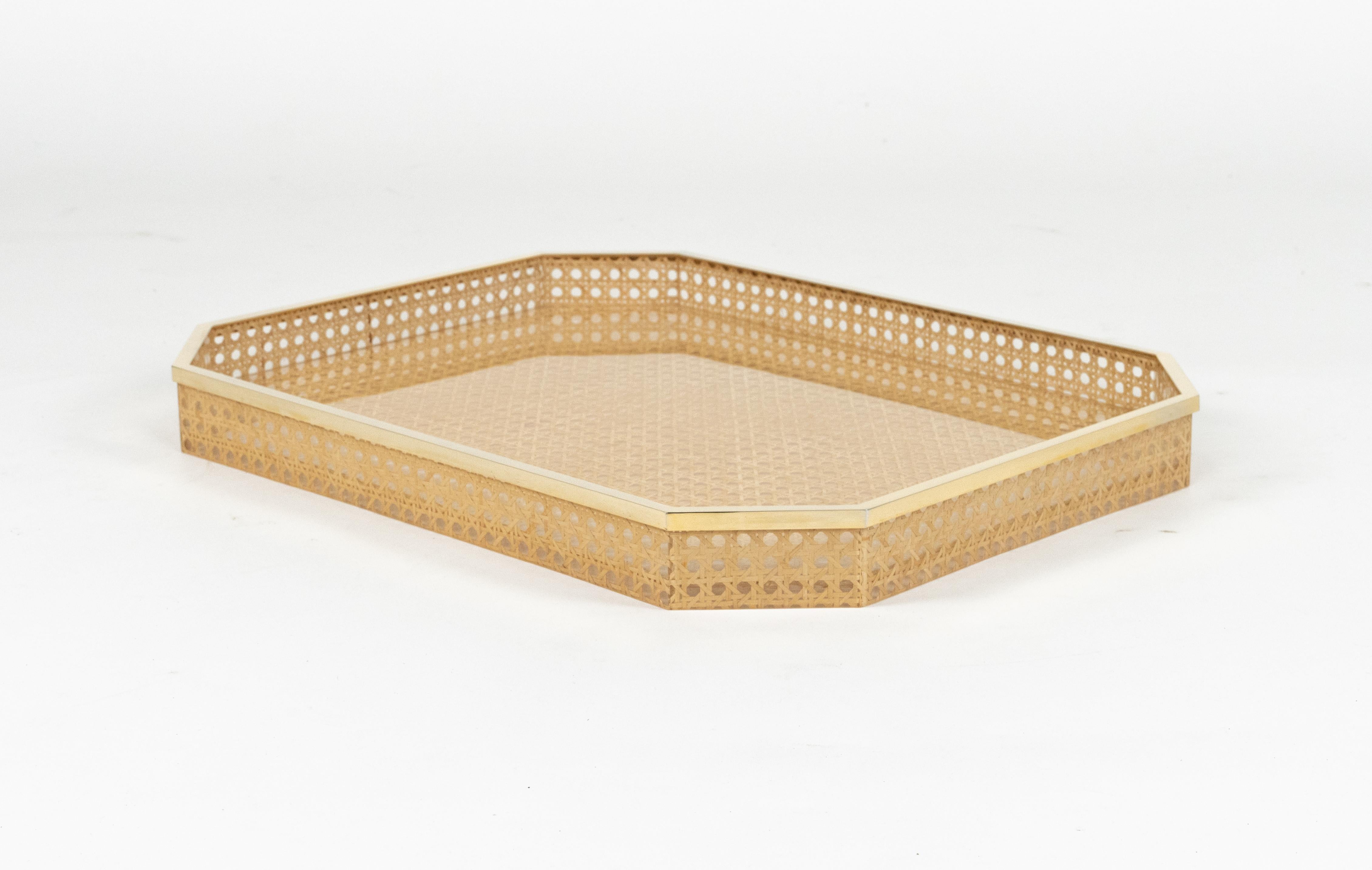 Midcentury Serviertablett Lucite, Rattan & Messing Christian Dior Stil, Italien 1970er im Angebot 6