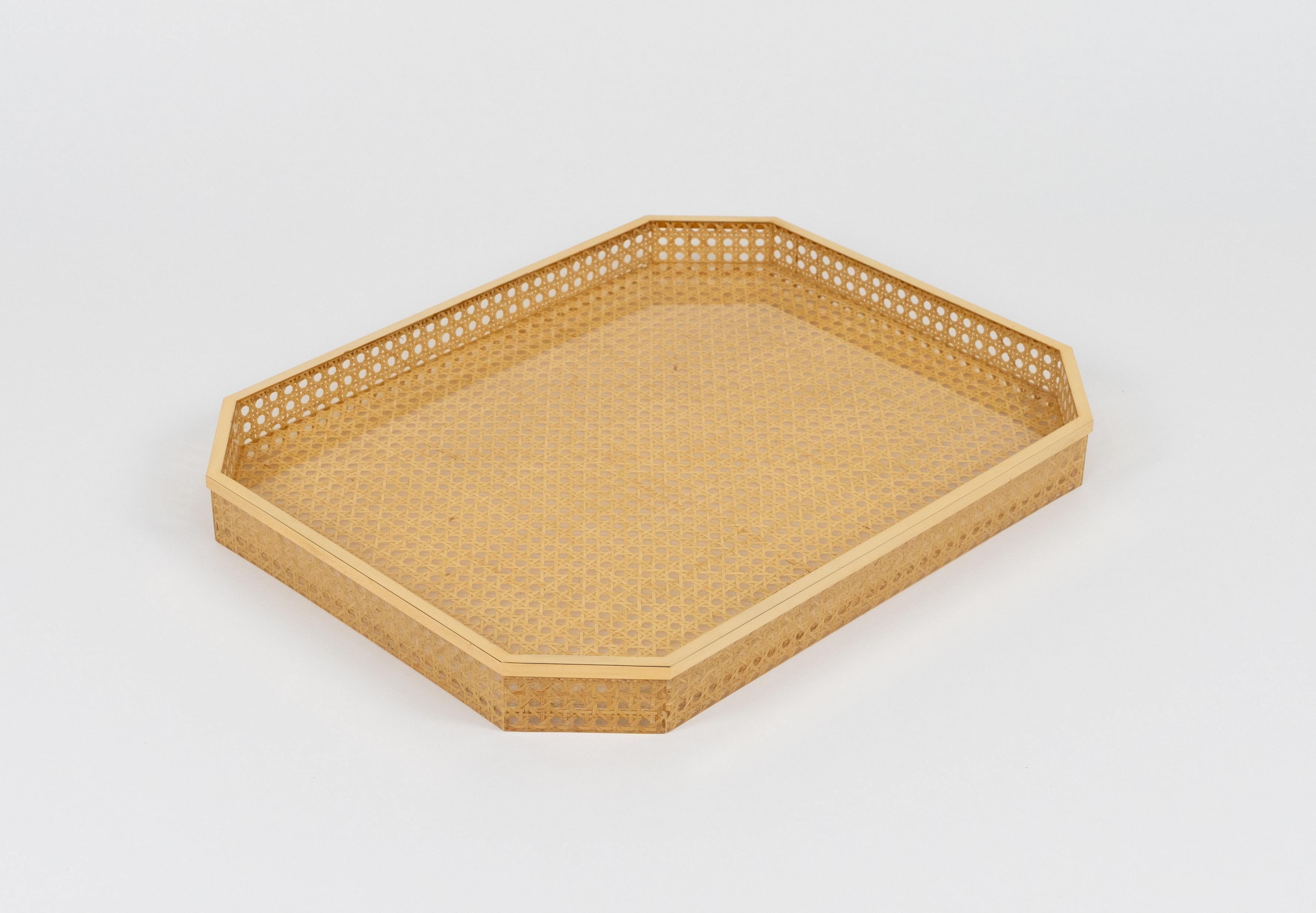 Plateau de service du milieu du siècle dernier, osier et laiton, style Christian Dior, Italie, années 1970 en vente 1