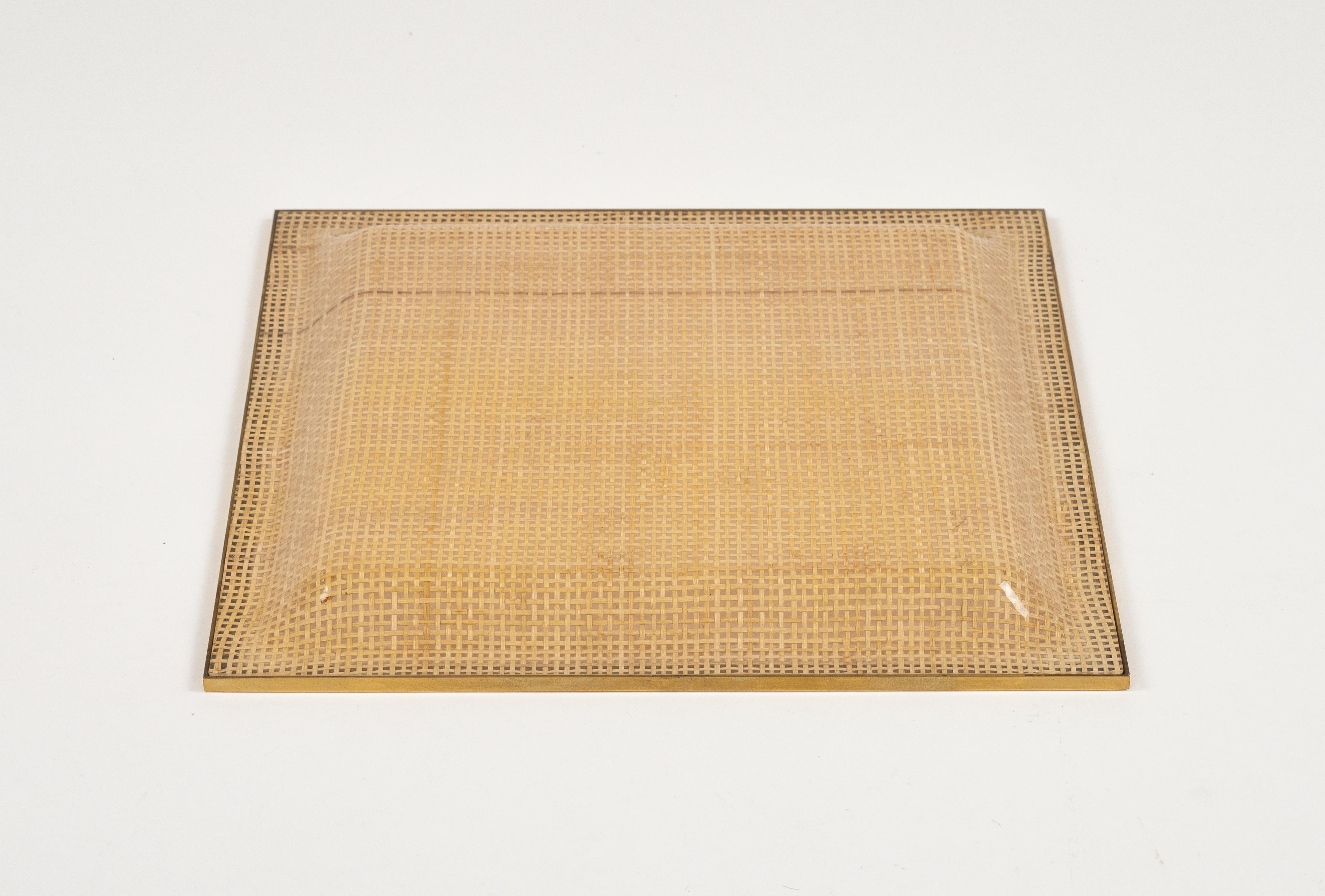 Midcentury Serviertablett Lucite, Weide & Messing Christian Dior Stil, Italien 1970er im Angebot 2