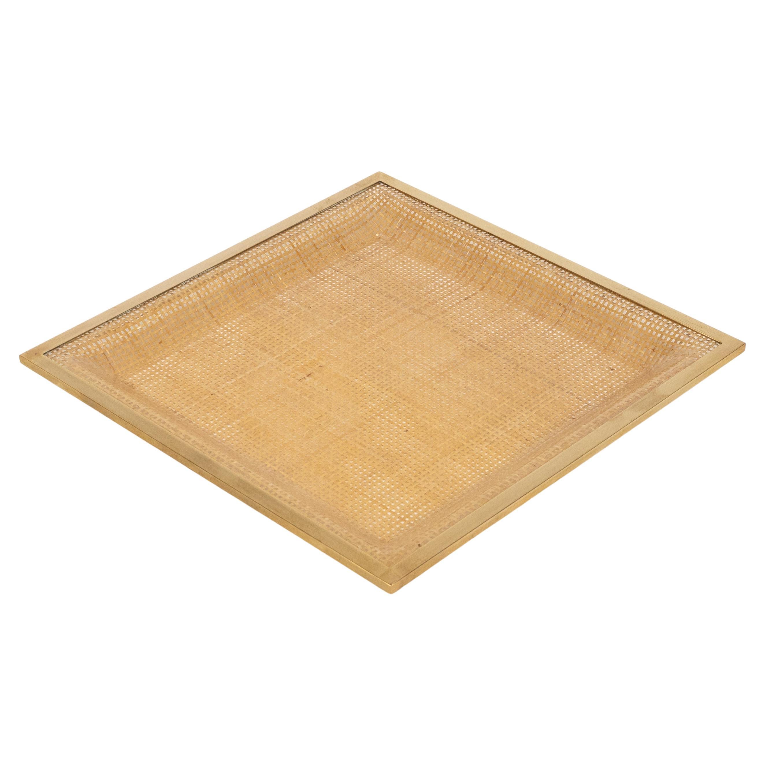 Bandeja de servir de mediados de siglo Lucite, mimbre y latón Estilo Christian Dior, Italia Años 70