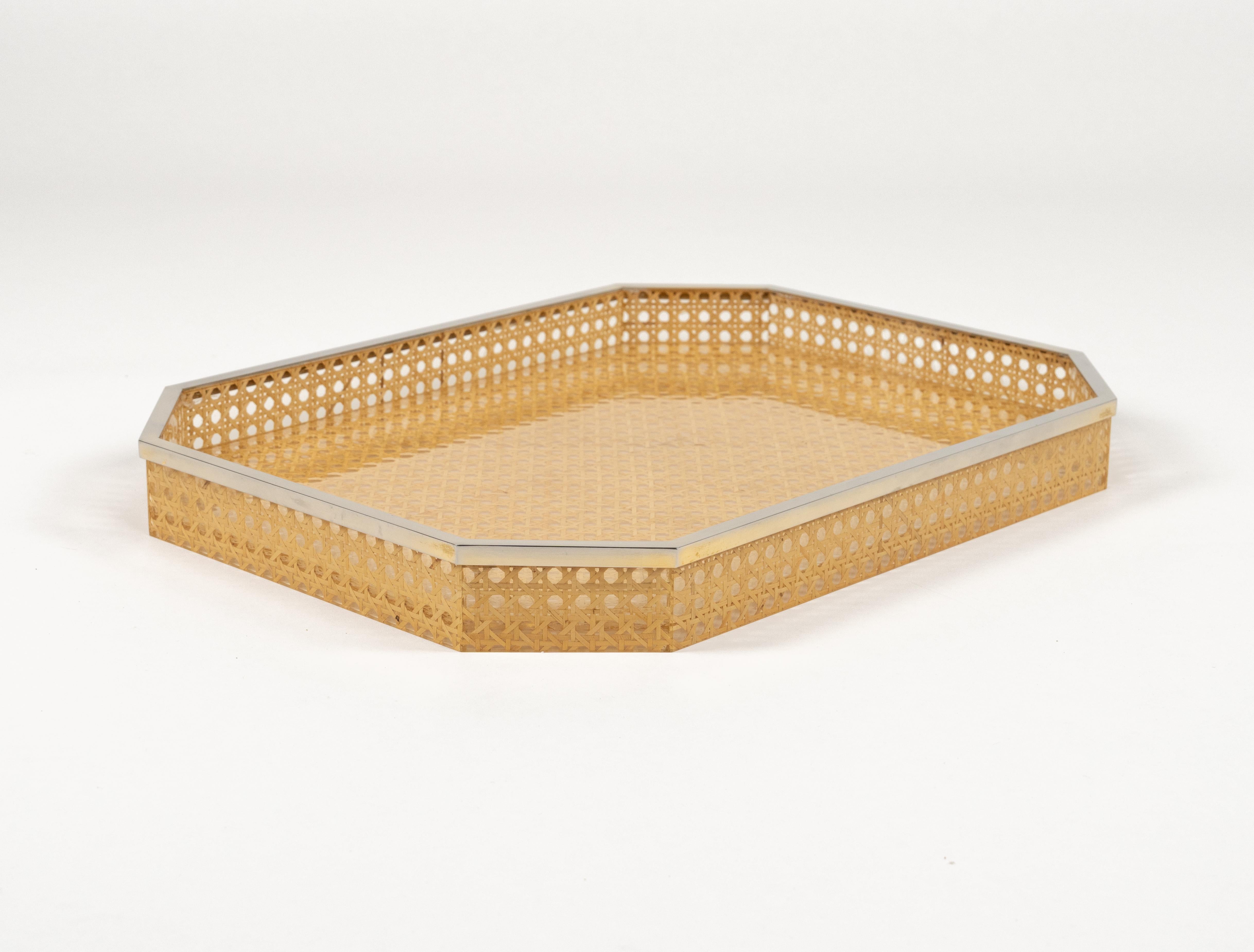 Midcentury Serviertablett Lucite Wicker & Chrom Christian Dior Stil, Italien 1970er im Angebot 4