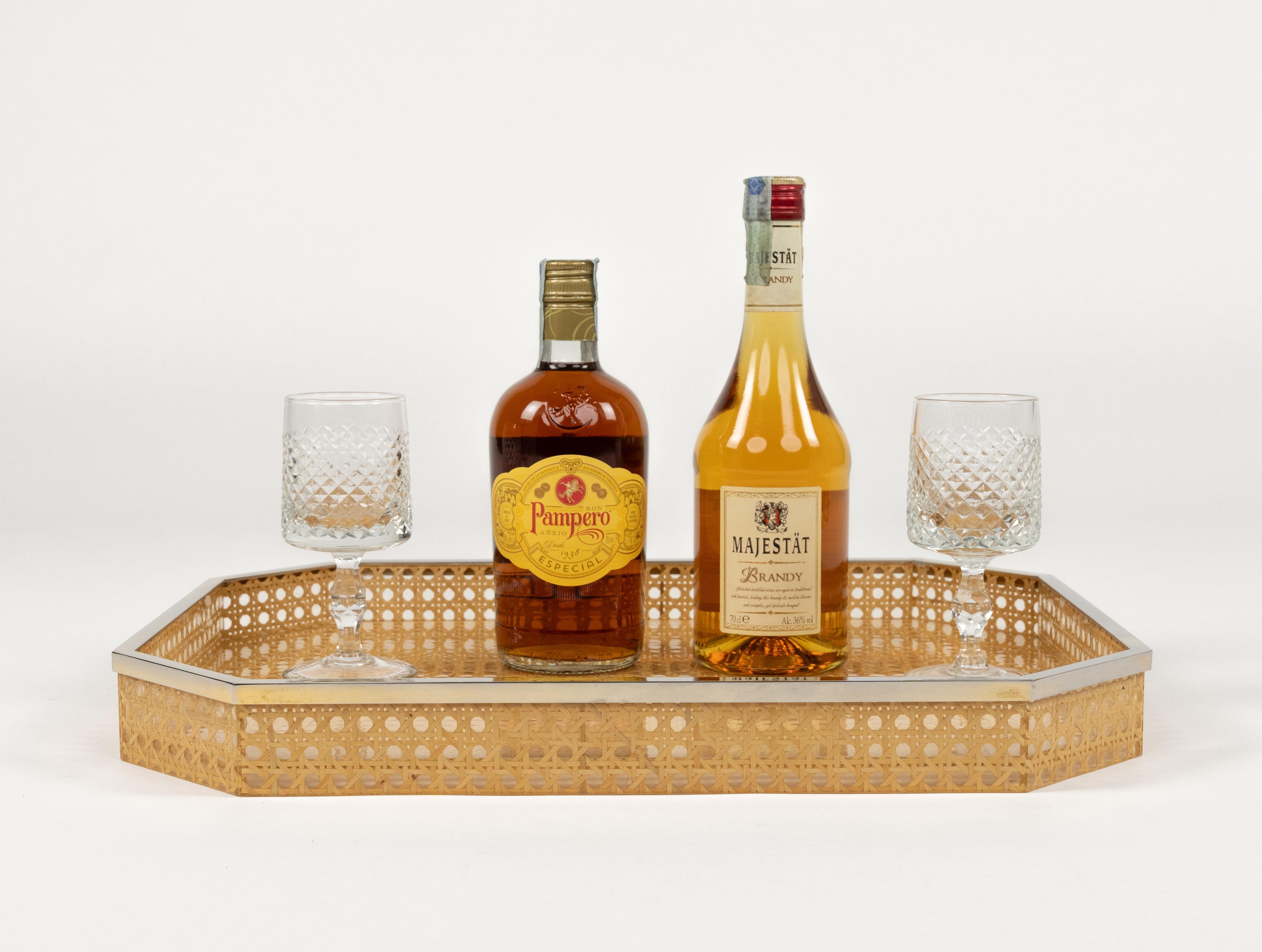 Midcentury Serviertablett Lucite Wicker & Chrom Christian Dior Stil, Italien 1970er (Ende des 20. Jahrhunderts) im Angebot
