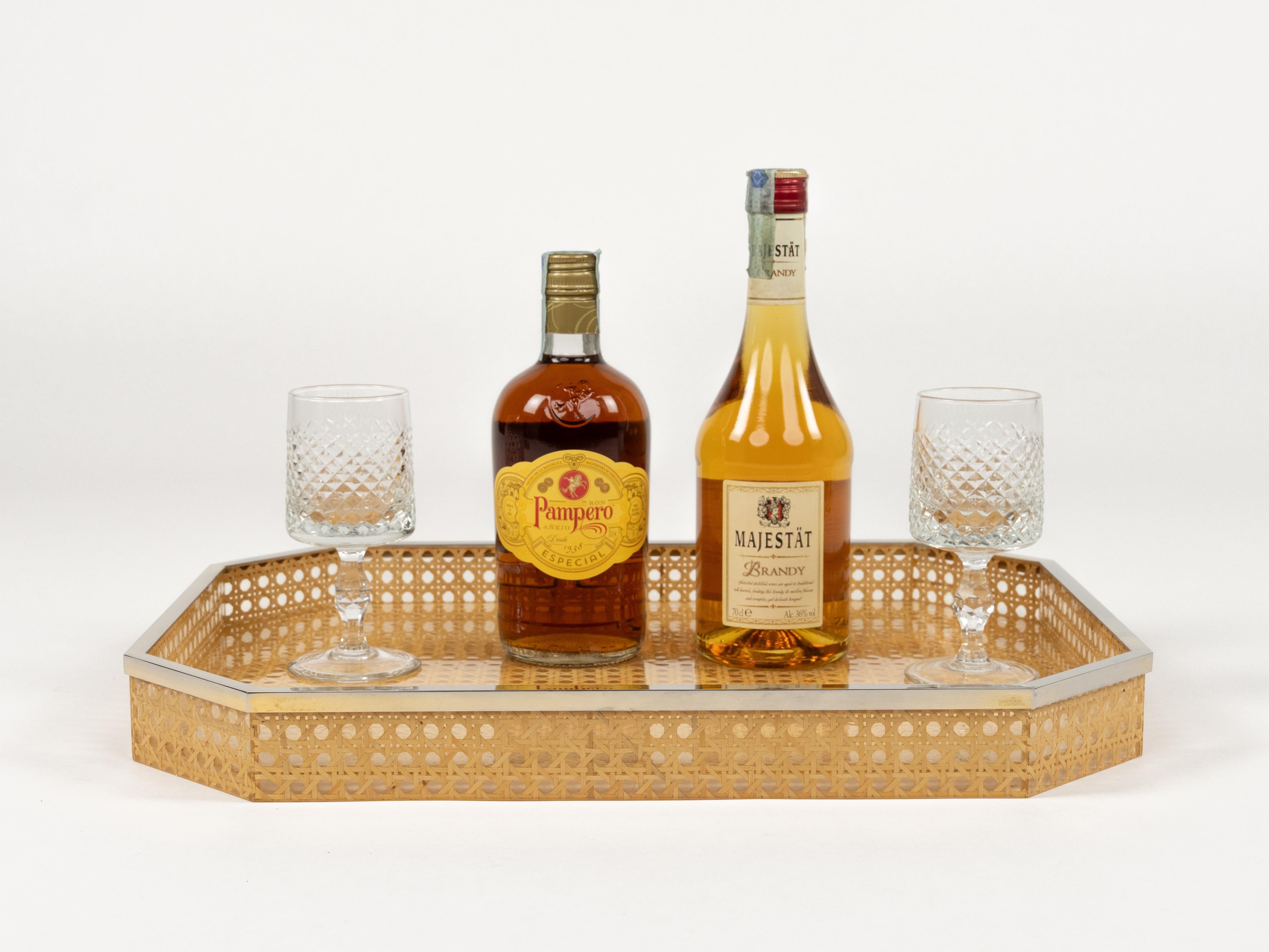 Midcentury Serviertablett Lucite Wicker & Chrom Christian Dior Stil, Italien 1970er (Metall) im Angebot