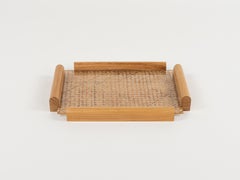 Bandeja de servir de mediados de siglo Madera, lucita y ratán Estilo Christian Dior, Italia Años 70