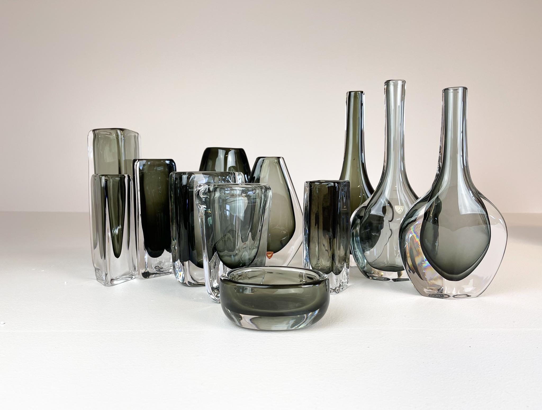 These 12 Swedish vintage Sommerso and dusk glass vases, produced circa 1950s-1960s by designer Nils Landberg for Orrefors, with smoked charcoal interior, cased within a clear layer.

Etched signature on the bottom with sign Landberg. 

Good