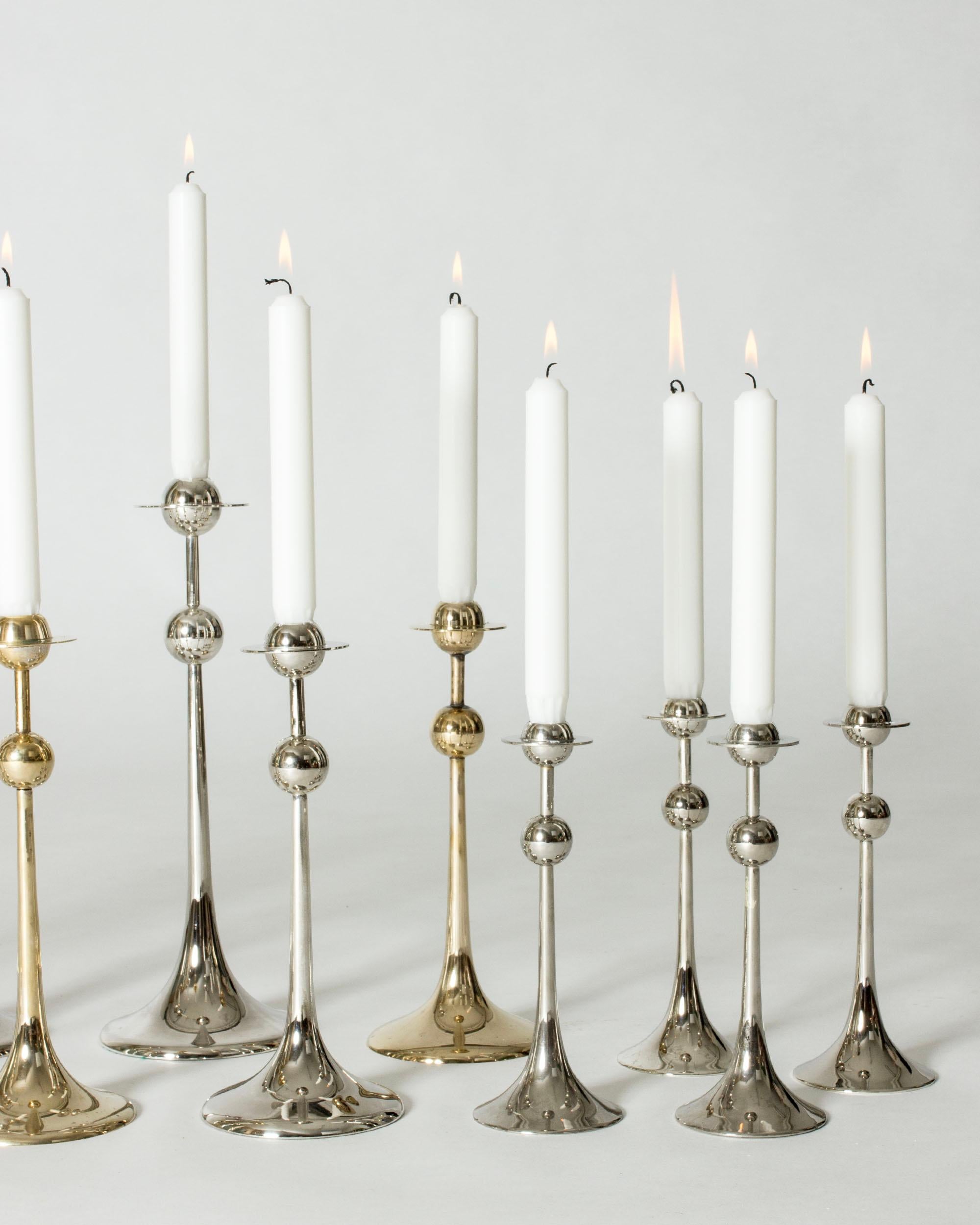 Svedese Set di 14 candelabri in argento di Kjell Engman, Svezia, 1979 in vendita