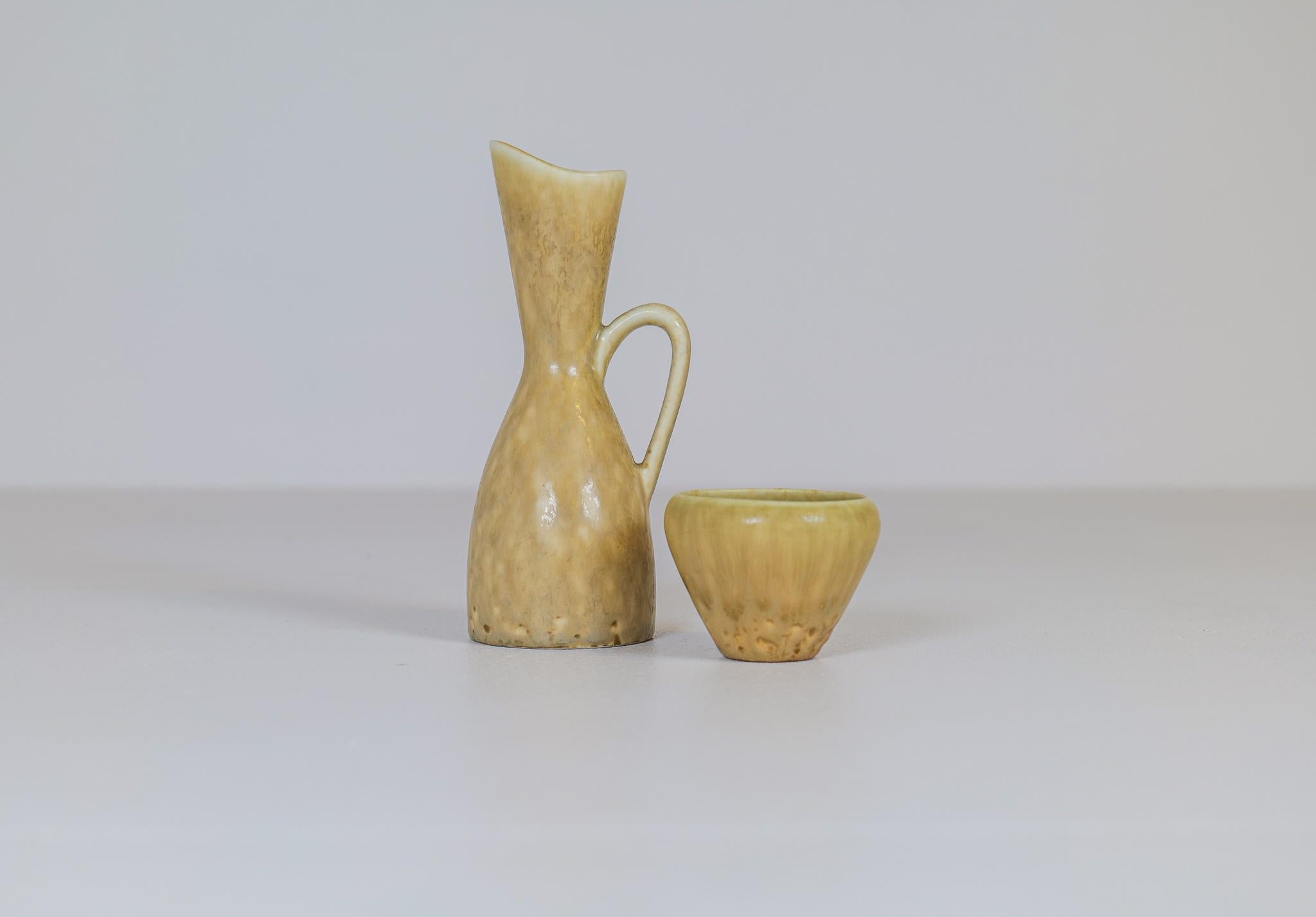 Very nice set of one small bowl and one small vase. Made in Sweden in the 1950s and designed by Stålhane. The famous factory Rörstrand was the manufacture. 

Good condition

Measures bowl 7 x5,5 cm vase H 17 cm D 7 cm.