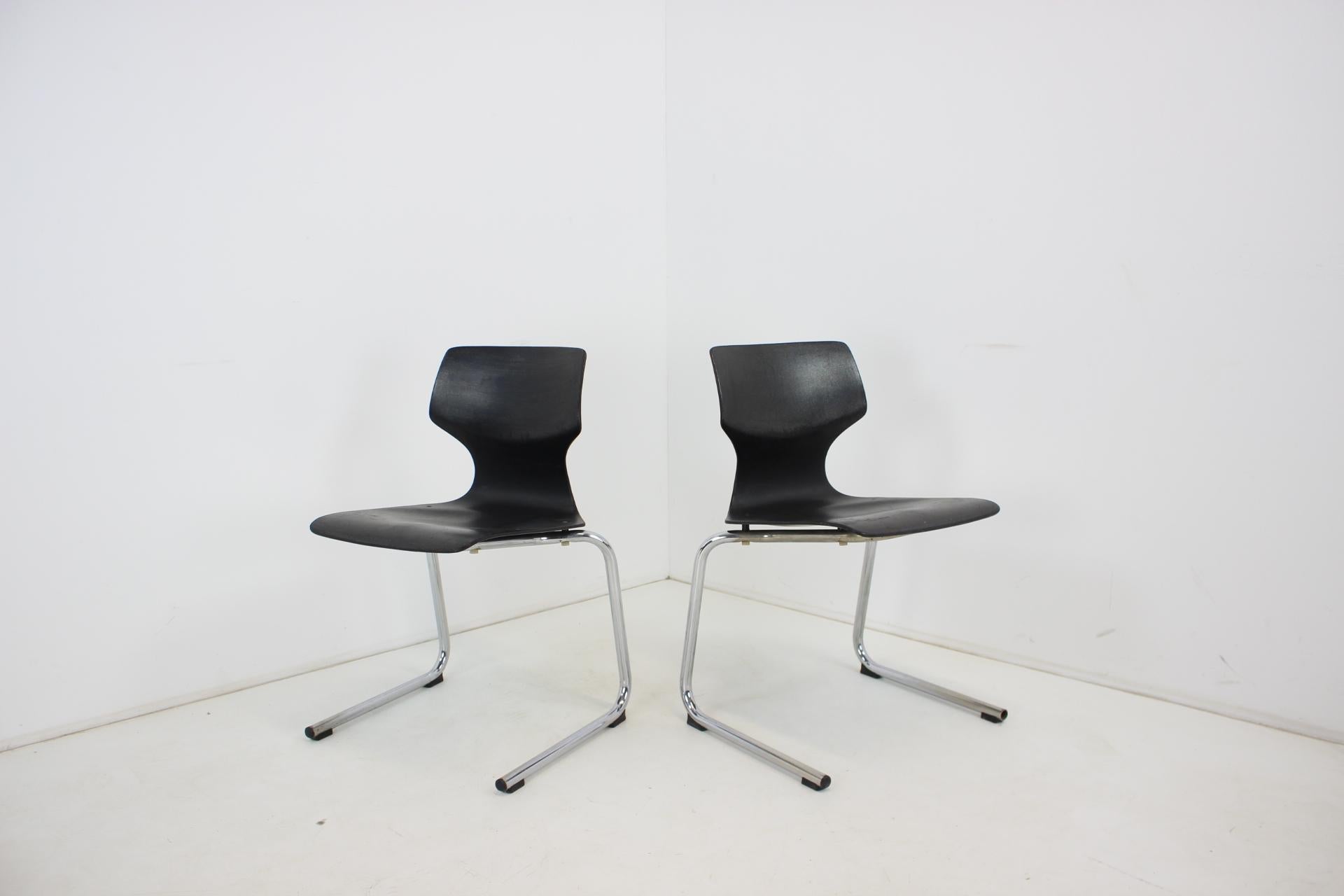 Good original condition with signs of use.
Made in Germany.
Marked with the number 1410-20.
Measures: Seat hight 47cm.