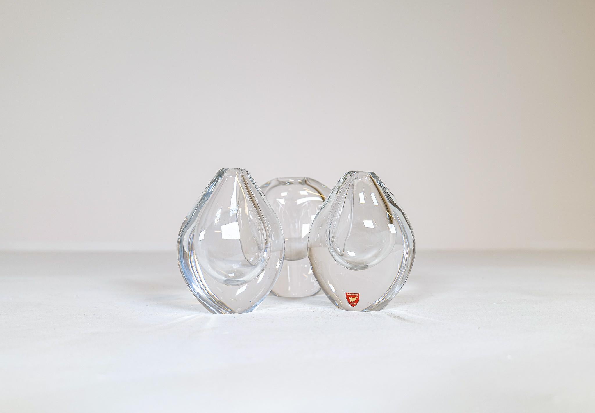 Art Glass Midcentury Set of 3 Vases and Plate Clear Crystal Glass Orrefors Sweden 1950 For Sale