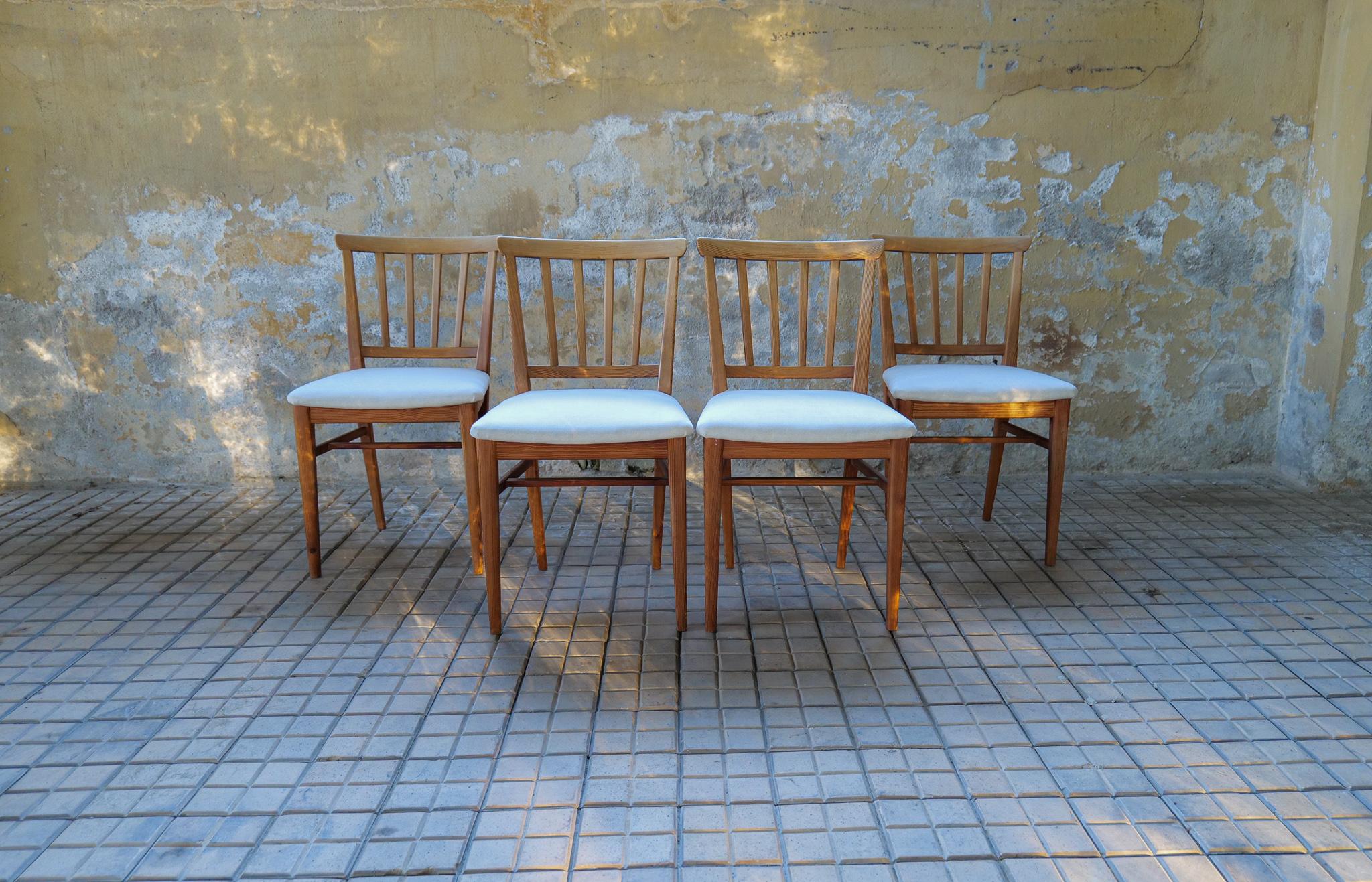 Swedish Midcentury Set of 4 Carl Malmsten Chairs Dining in Pine, Sweden, 1940s For Sale