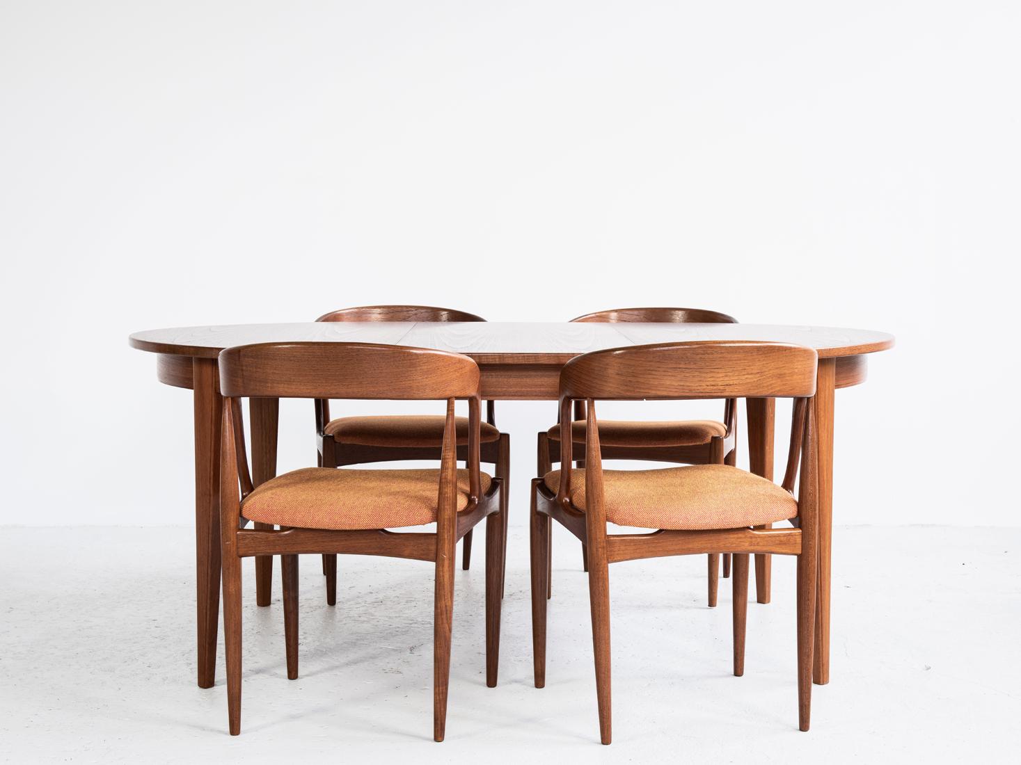 Midcentury Set of 4 Chairs in Teak by Johannes Andersen for Uldum For Sale 1
