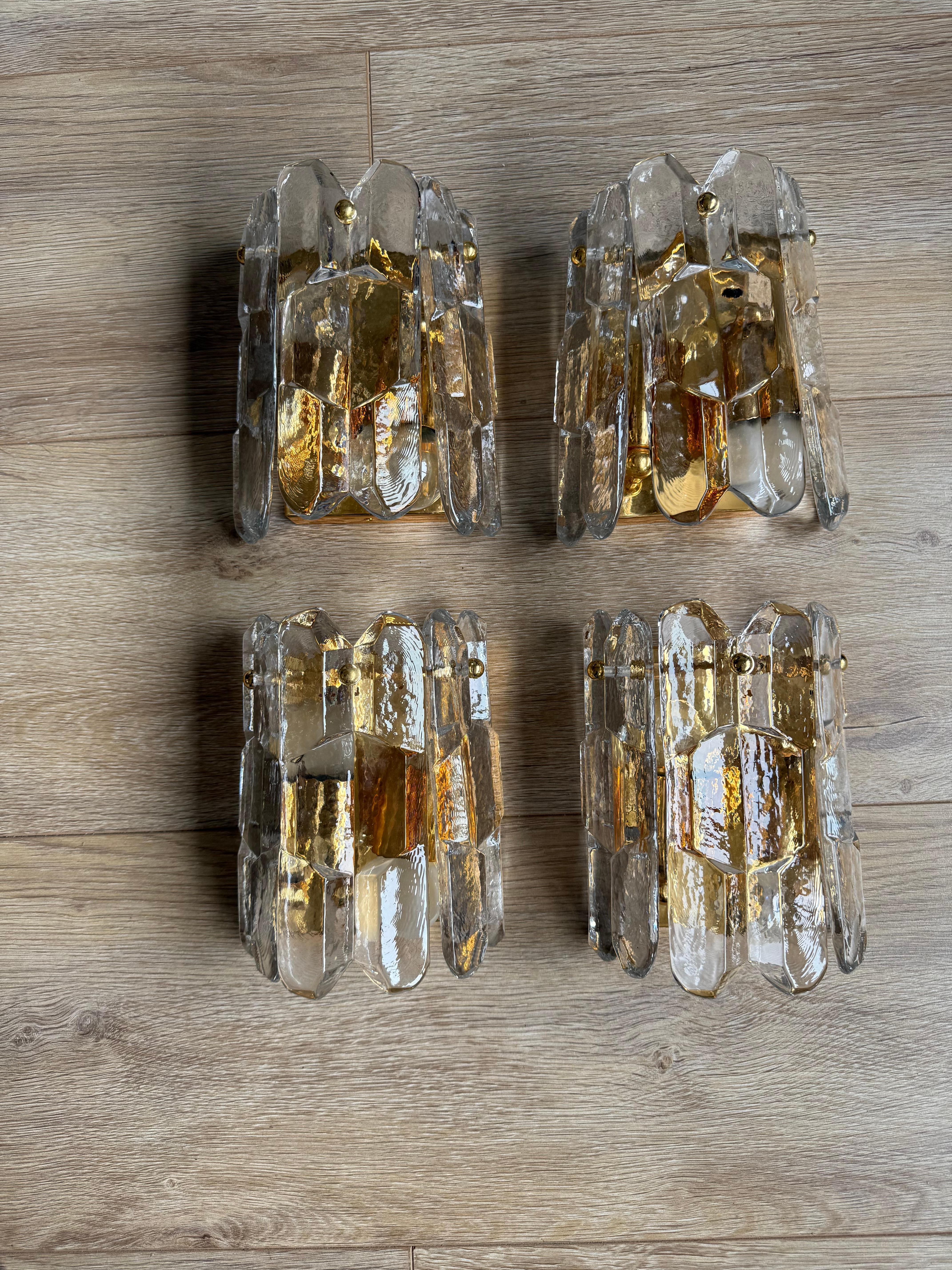 Ensemble de 4 appliques murales Kalmar Ice Glass, laiton, luminaires Autriche des années 1970 en vente 2