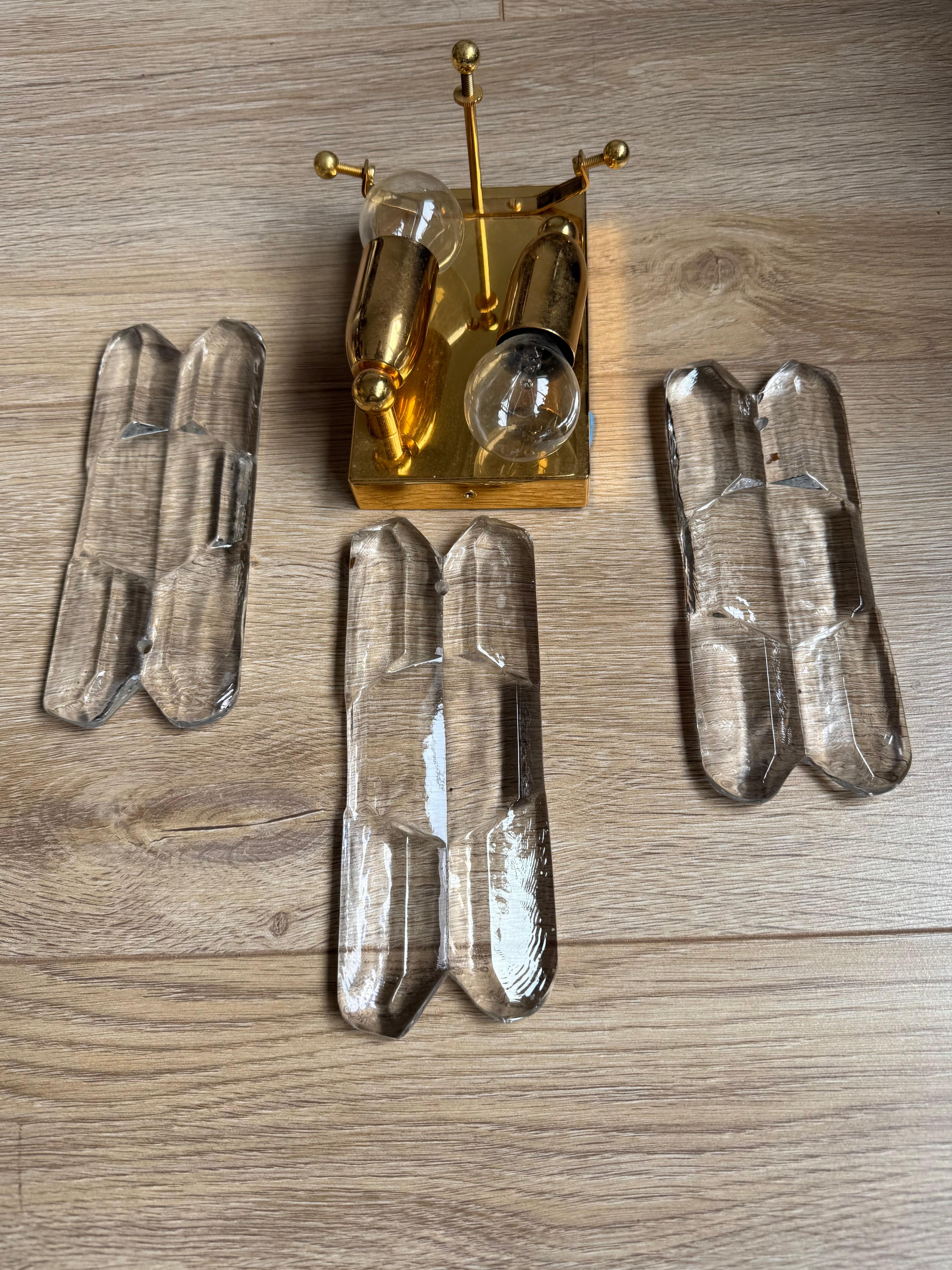 Ensemble de 4 appliques murales Kalmar Ice Glass, laiton, luminaires Autriche des années 1970 en vente 4