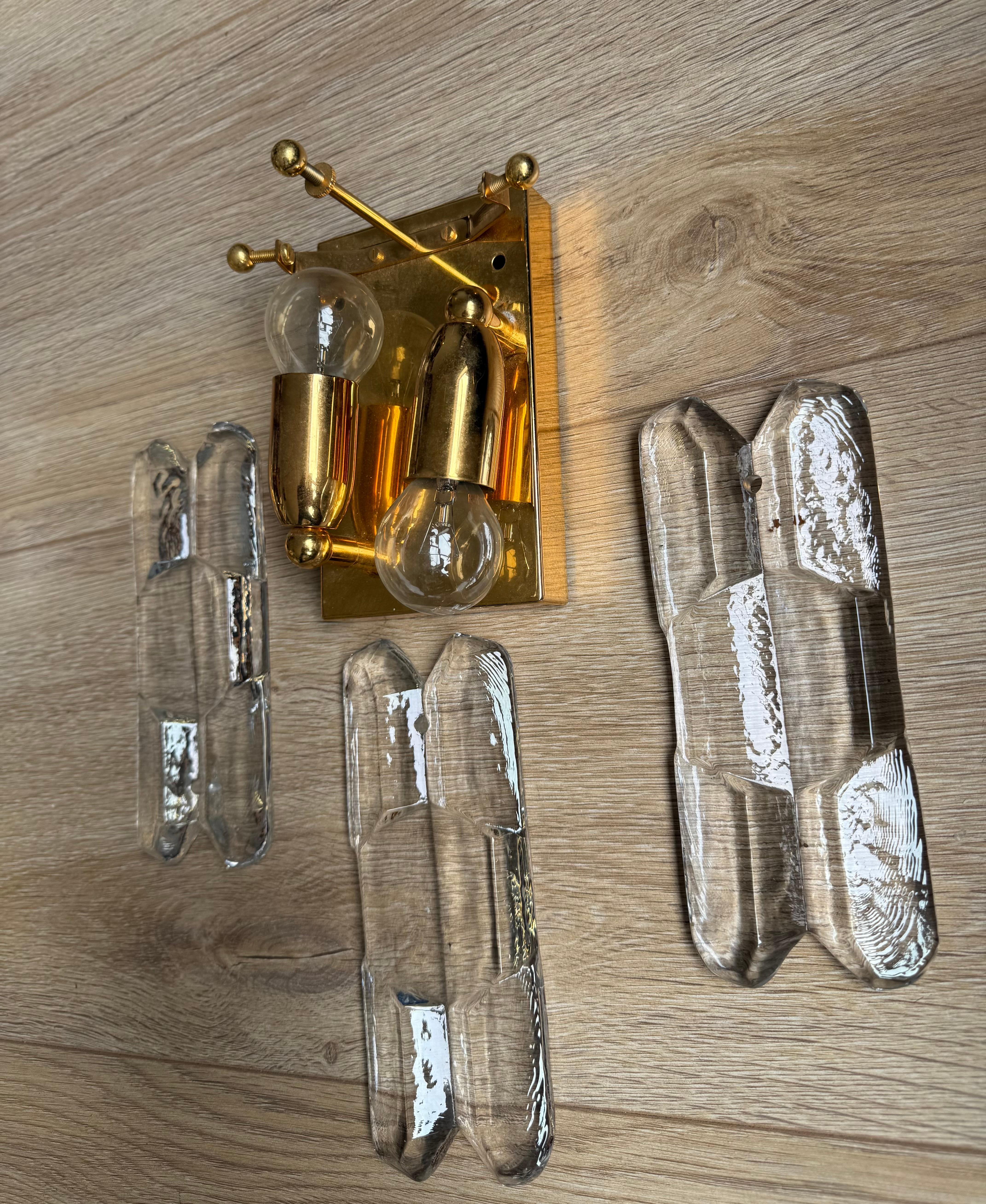 Ensemble de 4 appliques murales Kalmar Ice Glass, laiton, luminaires Autriche des années 1970 en vente 5