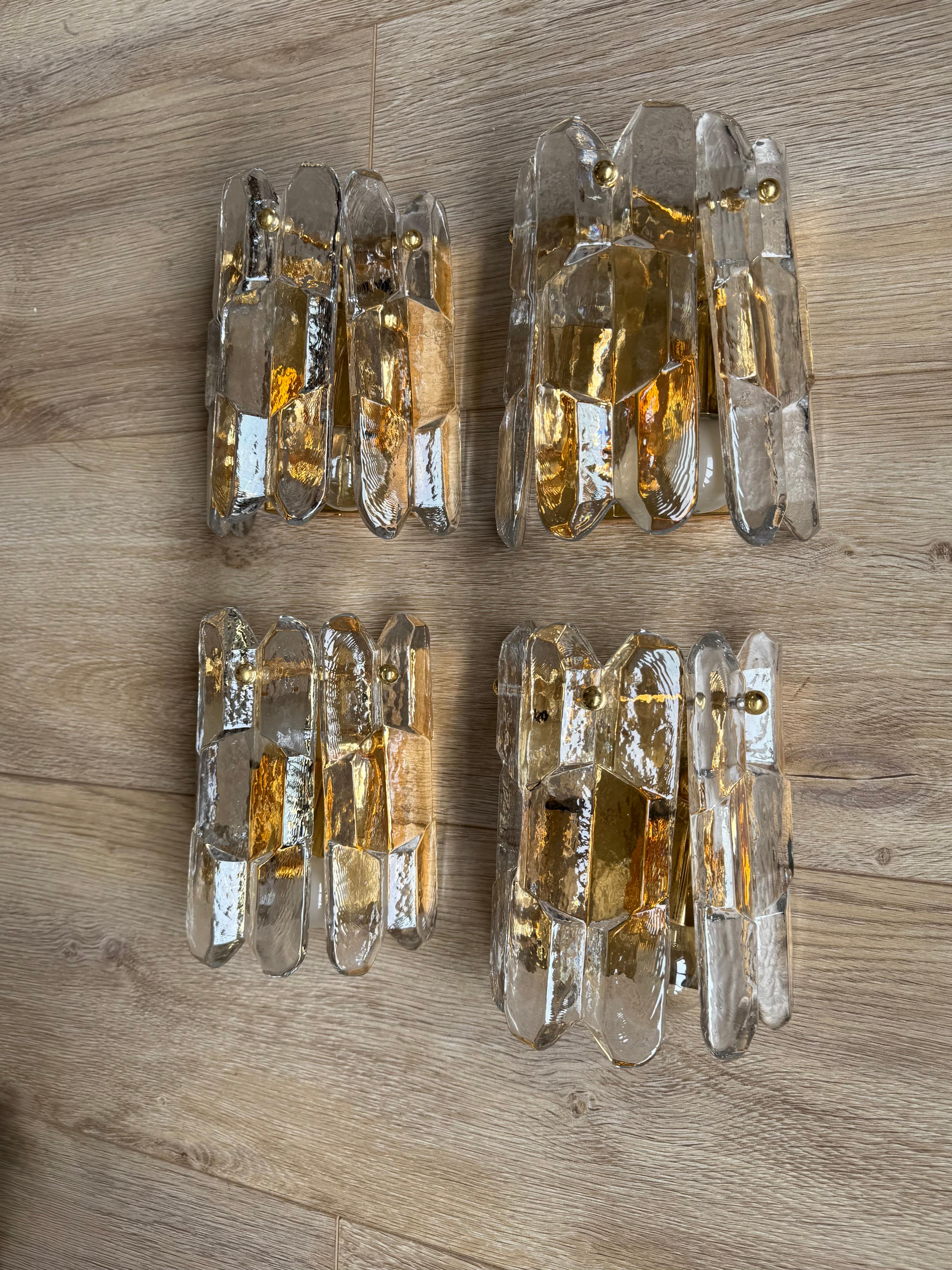 Ensemble de 4 appliques murales Kalmar Ice Glass, laiton, luminaires Autriche des années 1970 en vente 1