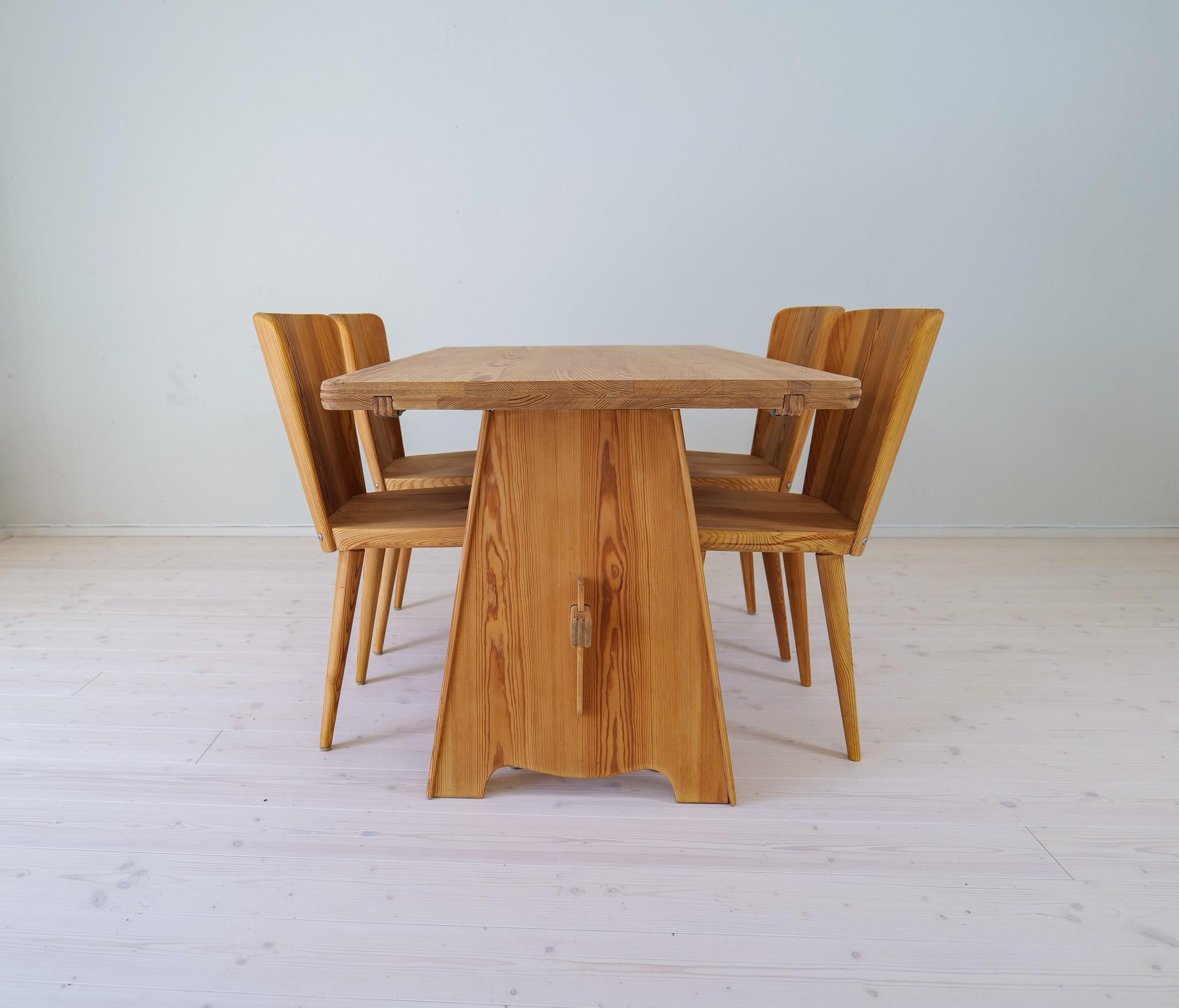 Midcentury Modern Set of 4 Pine Sculptural Dining Chairs Göran Malmvall Sweden 8