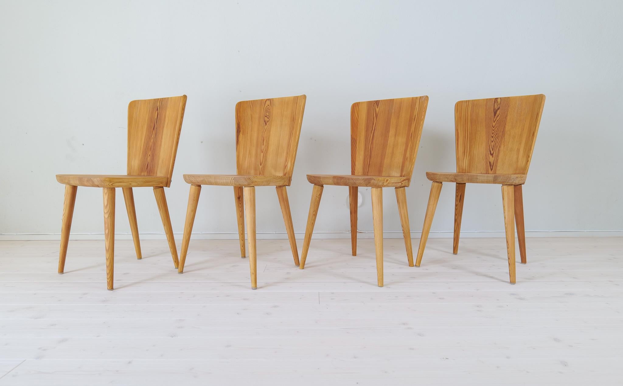 Mid-Century Modern Midcentury Modern Set of 4 Pine Sculptural Dining Chairs Göran Malmvall Sweden
