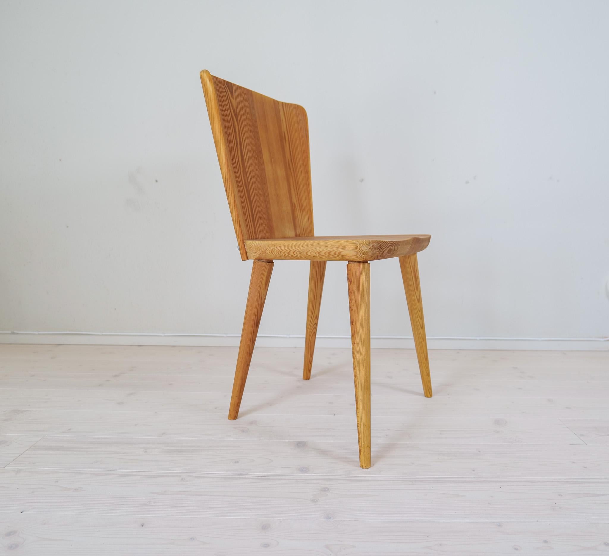 Midcentury Modern Set of 4 Pine Sculptural Dining Chairs Göran Malmvall Sweden 1
