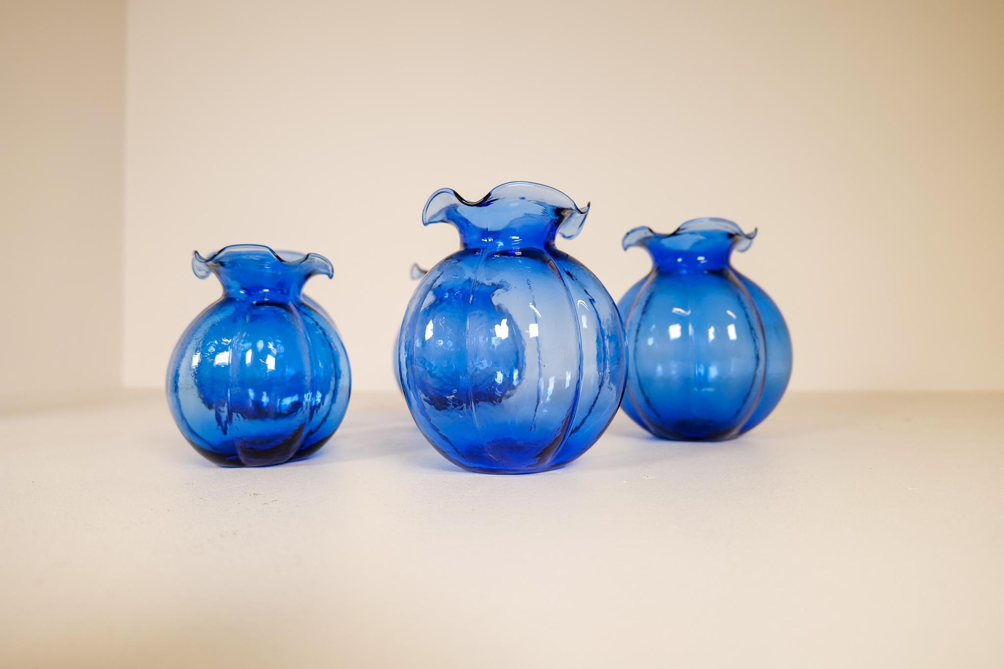 Midcentury Set of 5 Blue Vases Johansfors, Sweden, 1950s In Good Condition In Hillringsberg, SE