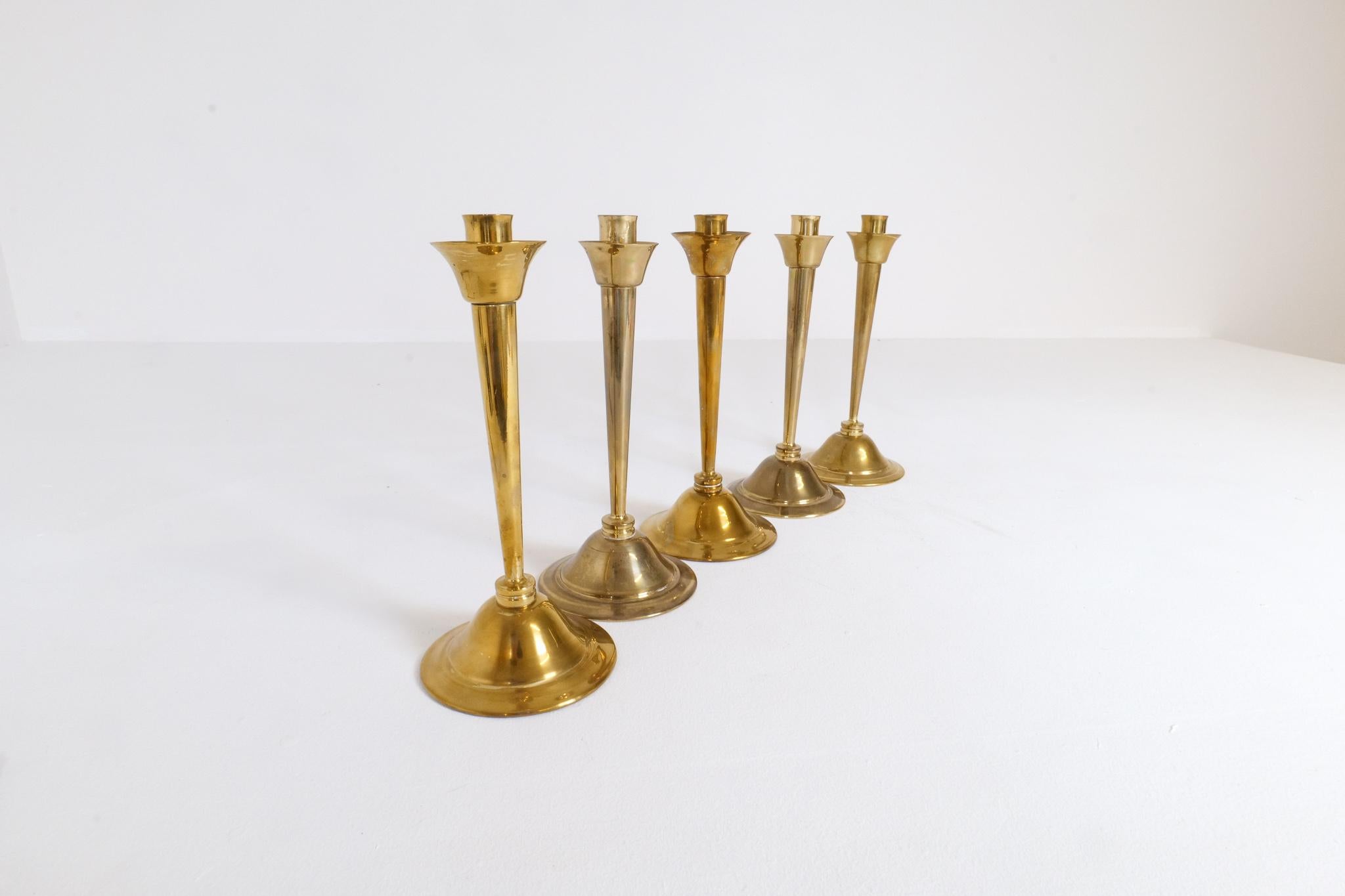 Set di 5 candelieri in ottone del Medioevo di Lars Holmström Arvika, Svezia in vendita 3
