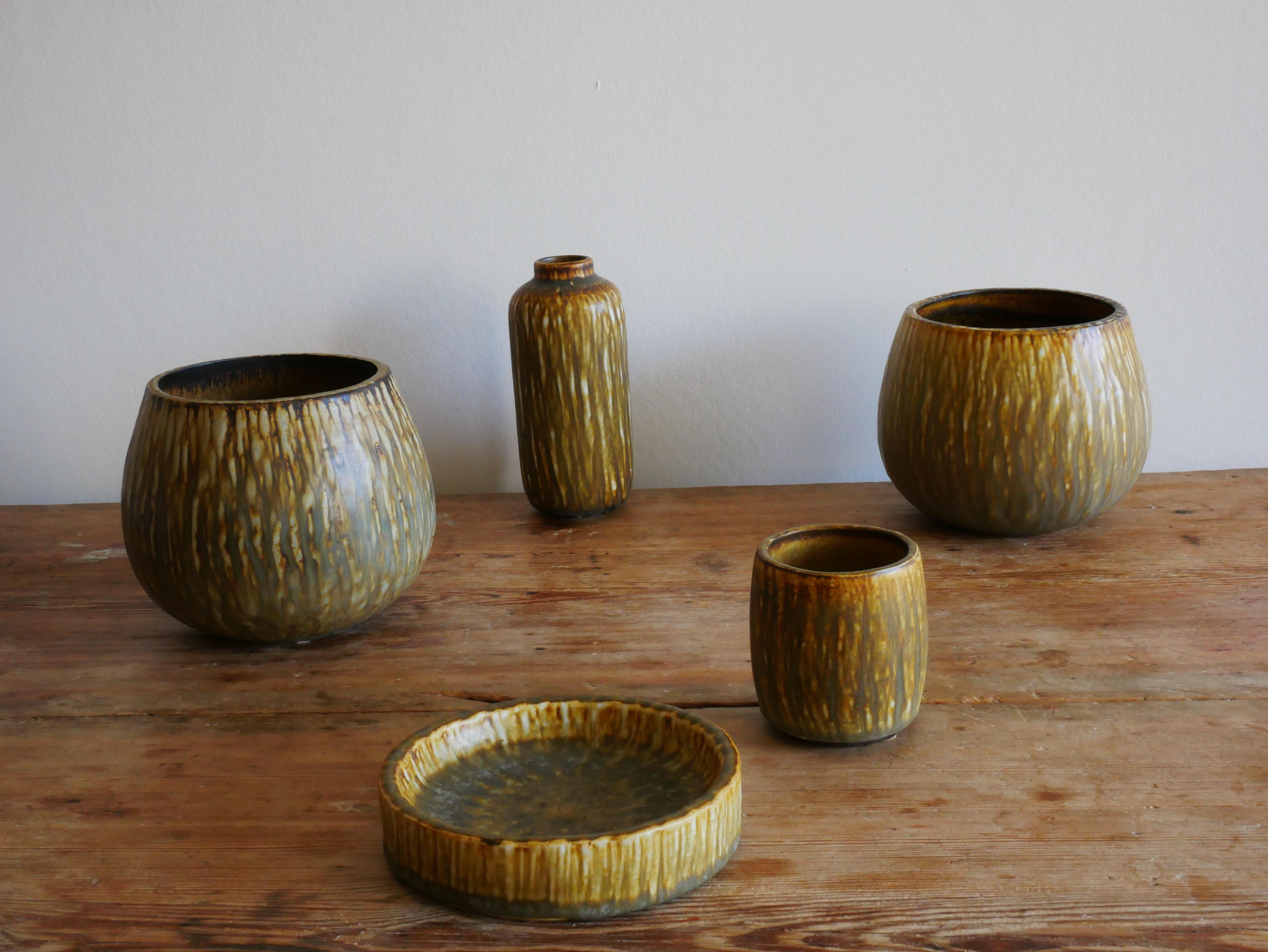 Midcentury Modern Set of 5 Ceramic Pieces, Rubus, Gunnar Nylund, Rörstrand, Sweden.
The pieces are between 3 - 17 cm high. 

The set contains one vase, two bowls, one bowl/tray and one small vase. 
First quality in great condition. 

