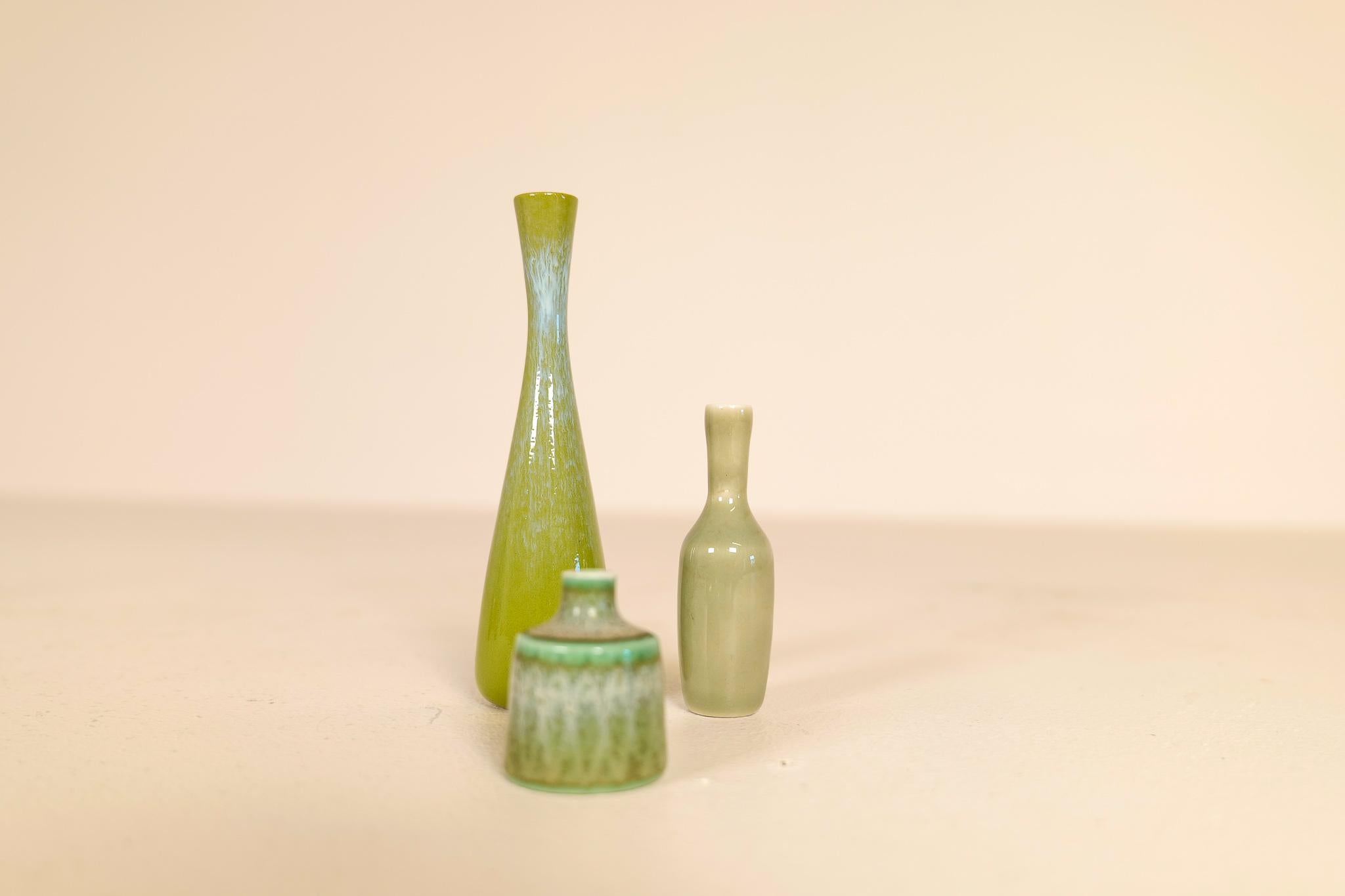 Midcentury Modern Set of 5 Mini Ceramic Vases Rörstrand Gunnar Nylund, Sweden For Sale 2