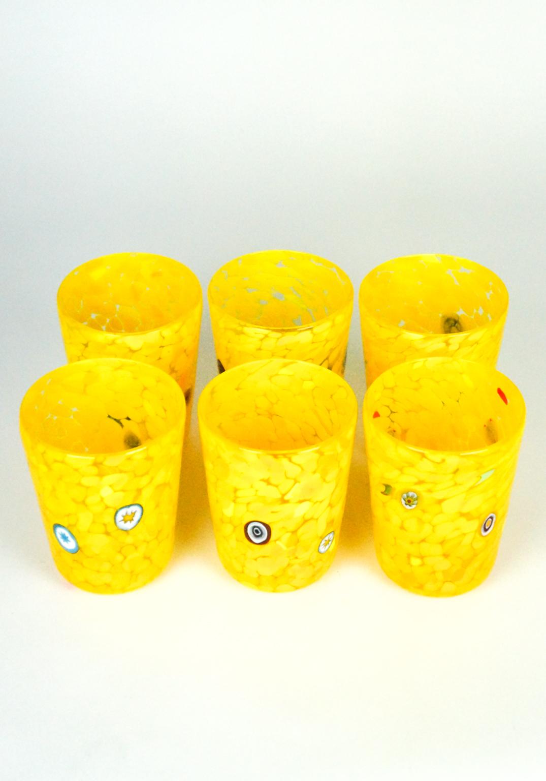 Ensemble de verres jaunes avec décor de murrina Millefiori.
Cet ensemble s'appelle 