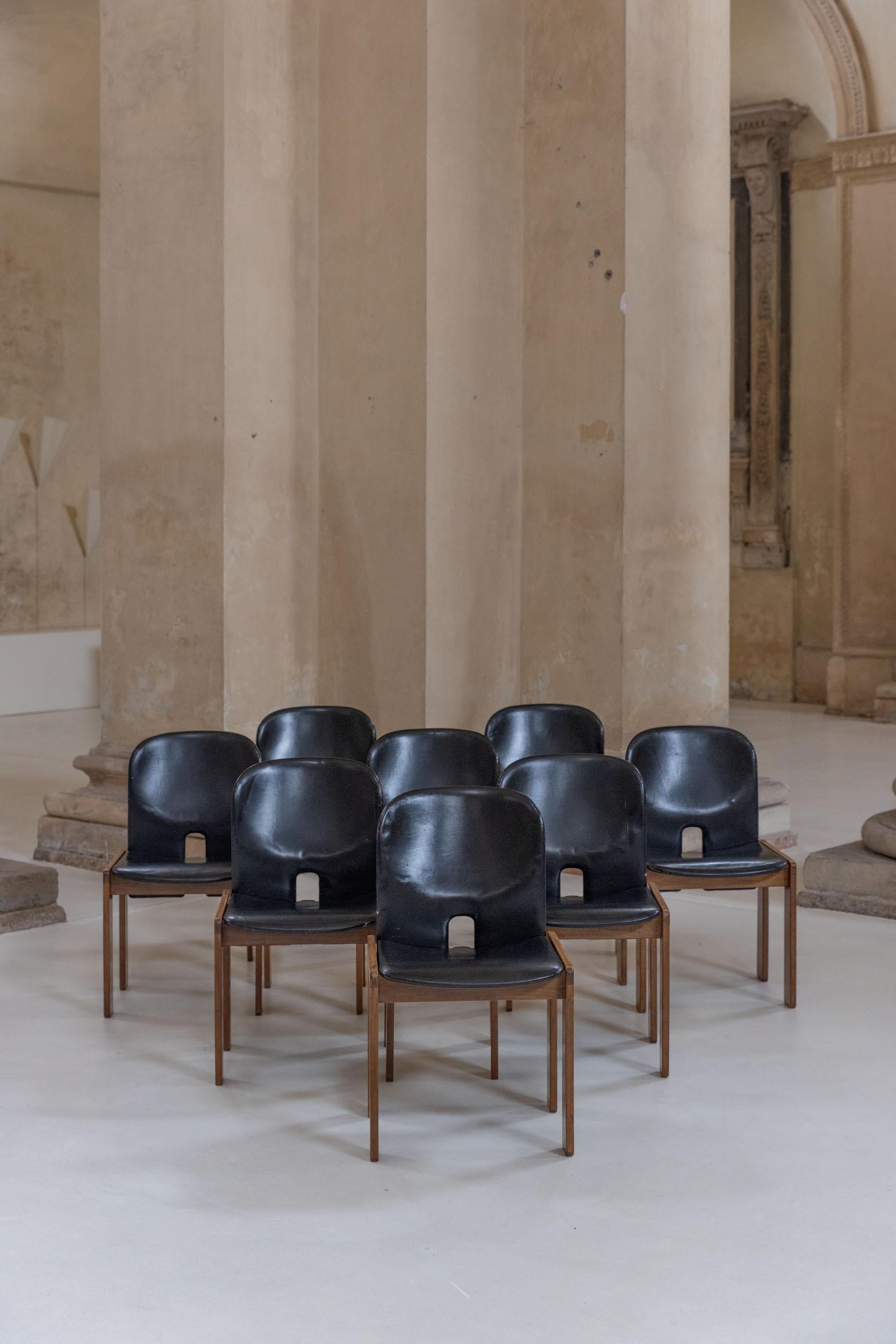 Iconic set of eight leather and wood chairs model 121 by Afra e Tobia Scarpa for Cassina.
Italy, 1965.
Very comfortable seats.
Literature.: Giuliana Gramigna, “Repertorio del Design Italiano1950‐2000”, Allemandi, 2011, pag. 117 