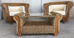 Set großer Sessel aus der Mitte des Jahrhunderts mit passendem Couchtisch, Rattan und Holz