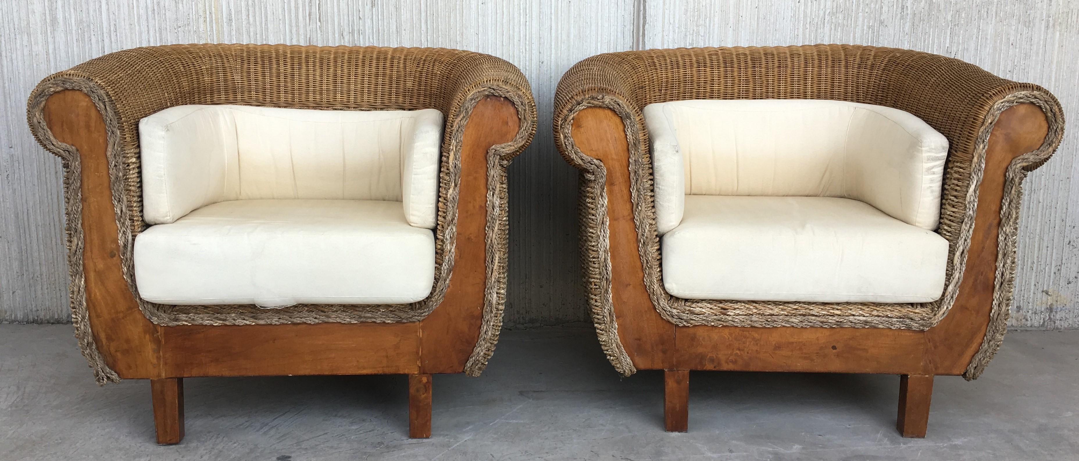 Conjunto de Sillones Grandes de Mitad de Siglo con Mesa de Centro a Juego, Ratán y Madera Italiano en venta
