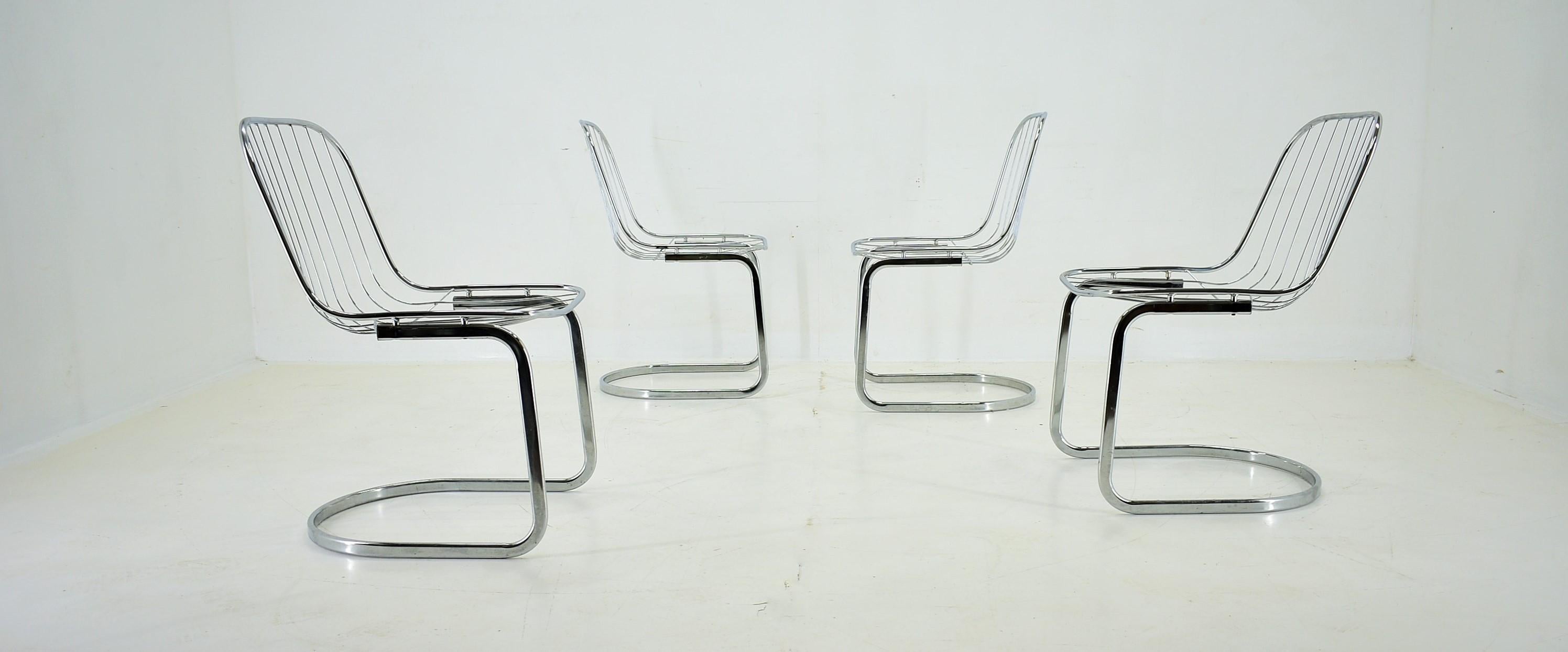 Set di quattro sedie da pranzo del Medioevo di Gastone Rinaldi, Italia, anni '70 in vendita 7