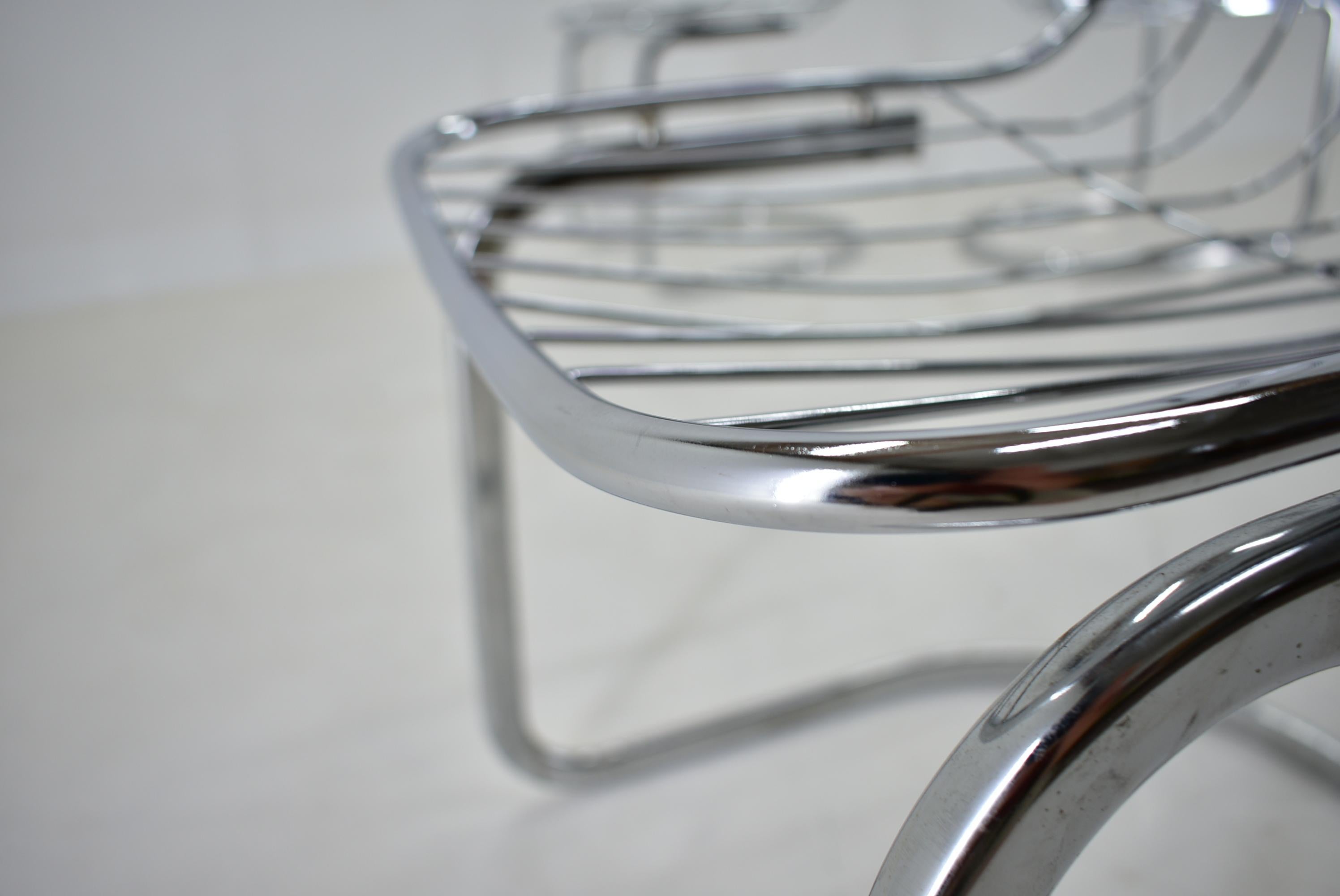 - Altezza della seduta 48 cm
- Italia, anni '60-'70 circa
- Designer: Gastone Rinaldi
- Buone condizioni originali.
- Quattro pezzi disponibili.
- Pulito, lucidato