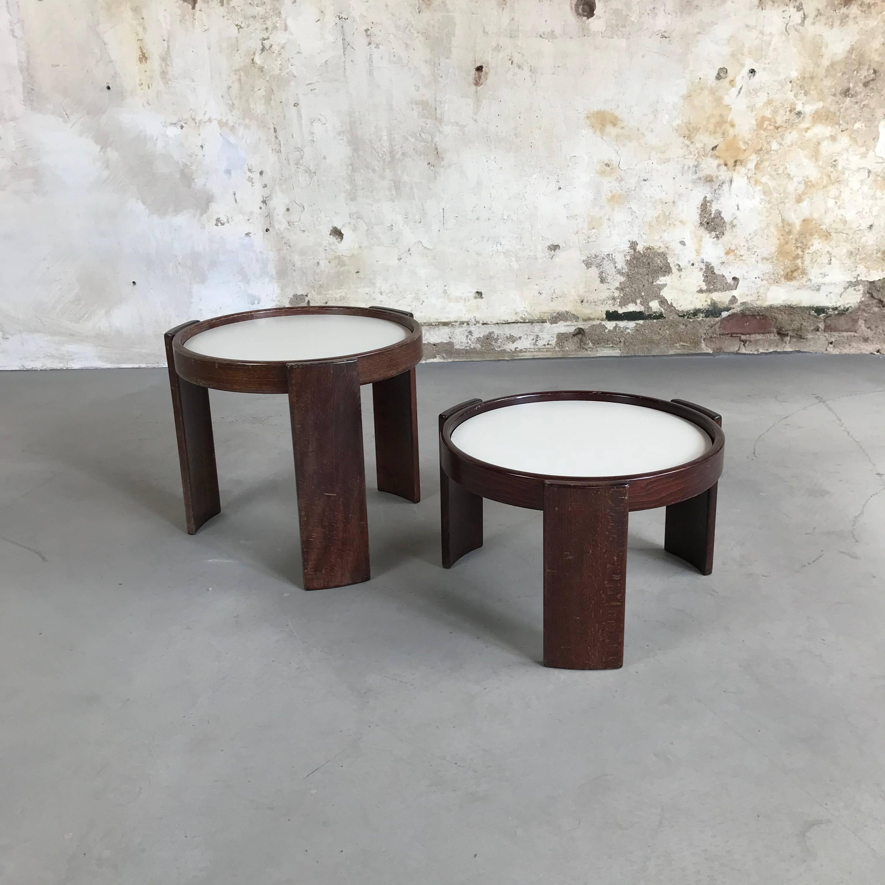 Nice vintage set of two stacking low tables (modelno 783) in beechwood stained walnut lacquered. 
Reversible laminate top: one side white and one side black.
Designed in 1966 by Gianfranco Frattini for Cassina. 
Both tables are marked with a