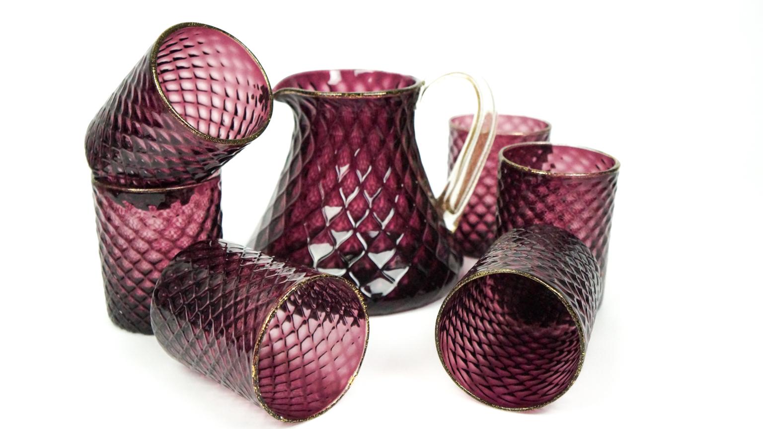 Art Glass Midcentury Set of Six Amethyst Gold Murano Drinking Glasses with Jug, 1990 For Sale
