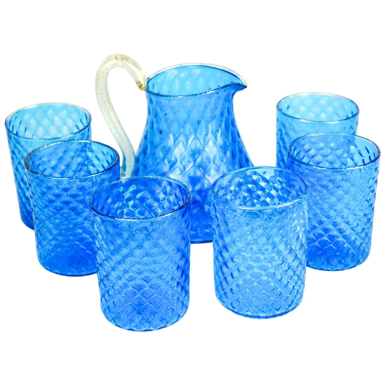 Set von sechs hellblau-goldenen Murano-Getränkegläsern mit Krug aus der Mitte des Jahrhunderts, 1990 im Angebot