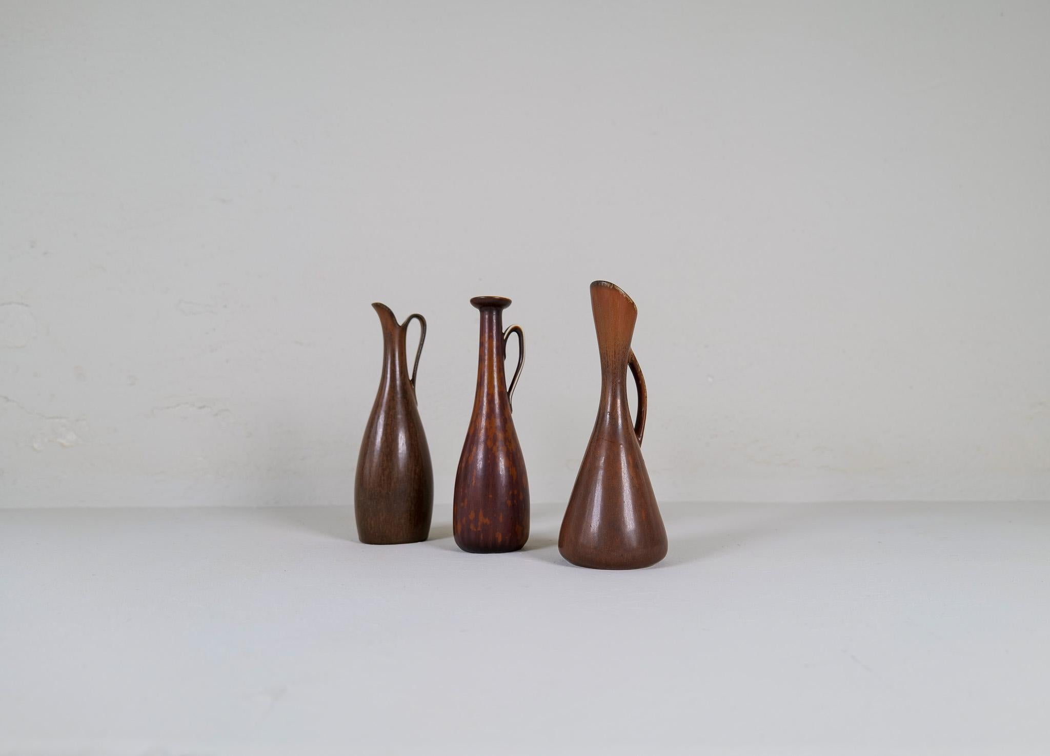 Three wonderful pieces/vases made in Sweden during the 1950s at Rörstrand factory and designed by Gunnar Nylund.
Great looking vases with that caracteristc harefur glaze. 

Good vintage condition. 

Dimensions H 23cm D 10 cm.