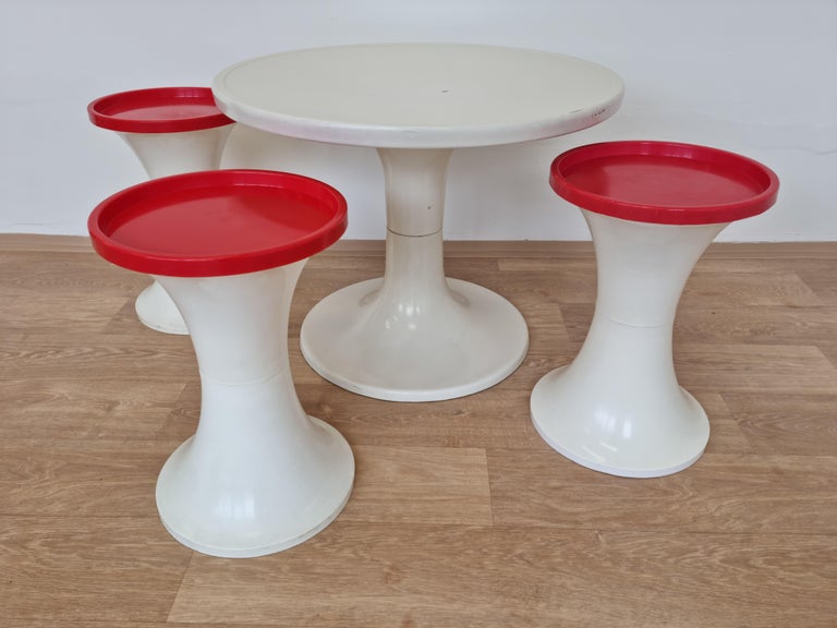 Midcentury Set of Three Tulip Stools and Coffee Table, Space Age, Germany, 1970s For Sale 4