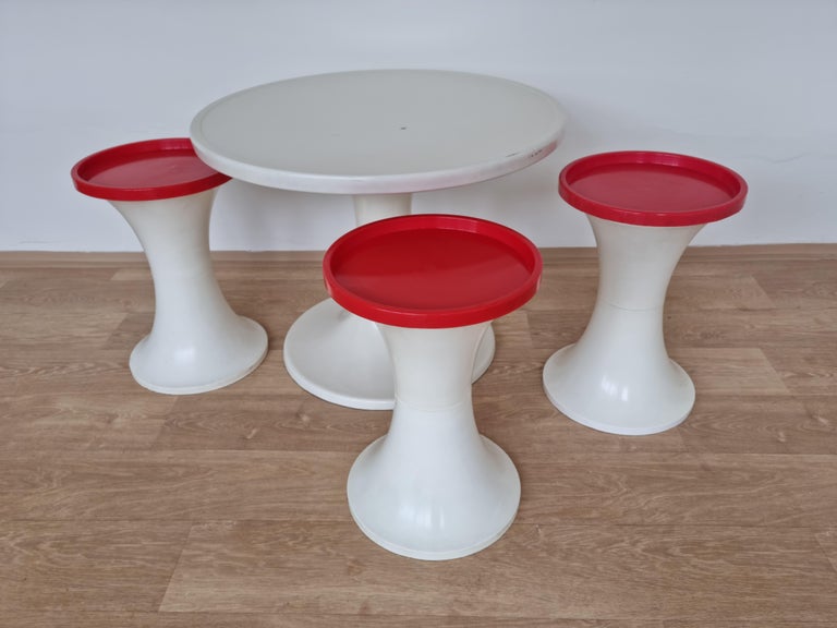 Mid-Century Modern Midcentury Set of Three Tulip Stools and Coffee Table, Space Age, Germany, 1970s For Sale
