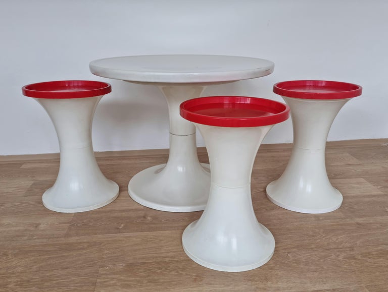 Plastic Midcentury Set of Three Tulip Stools and Coffee Table, Space Age, Germany, 1970s For Sale