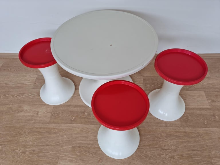 Midcentury Set of Three Tulip Stools and Coffee Table, Space Age, Germany, 1970s For Sale 1