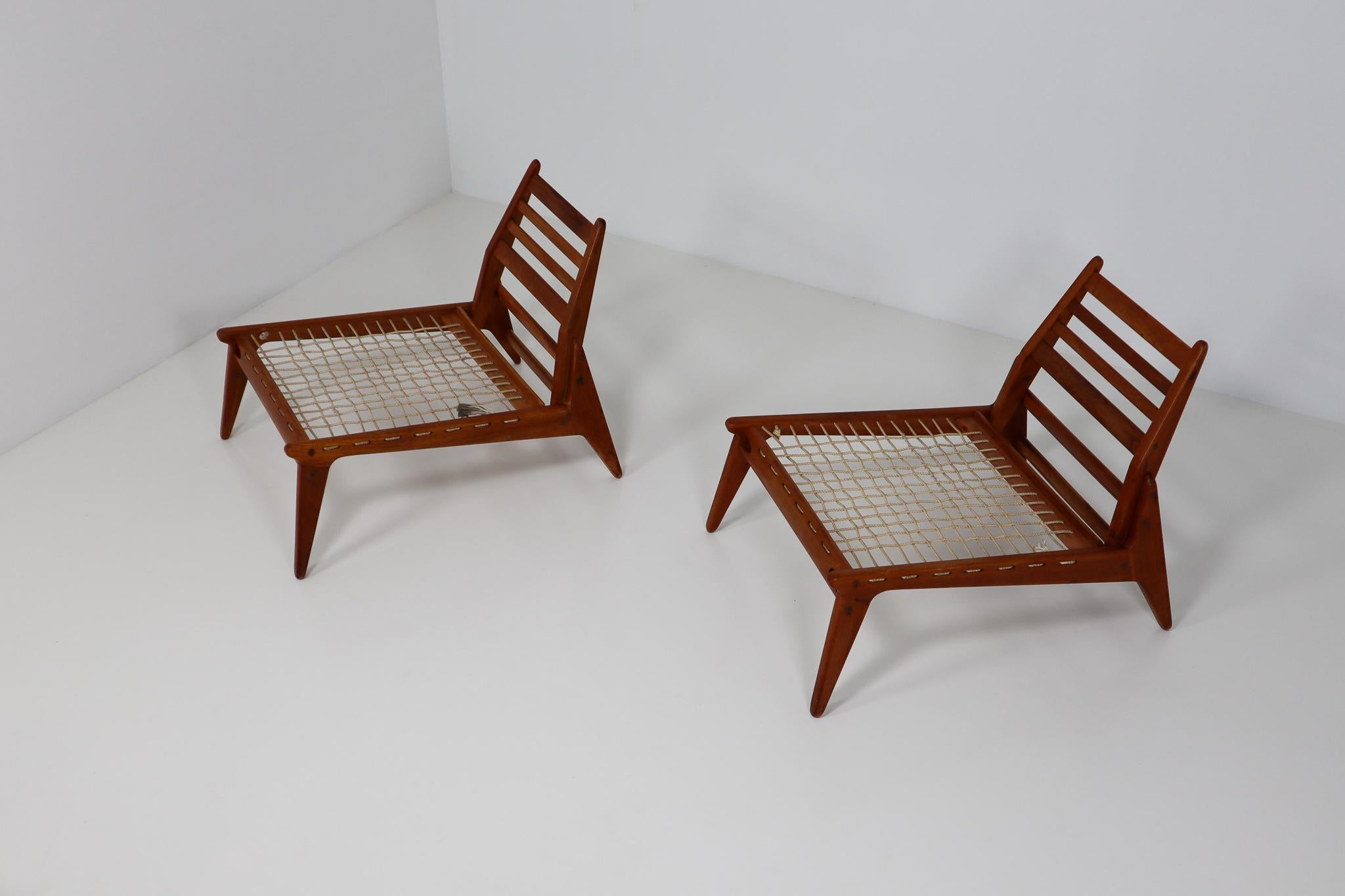 Midcentury Set of Two Easy Chairs and Two Ottomans in Oak In Good Condition In Almelo, NL