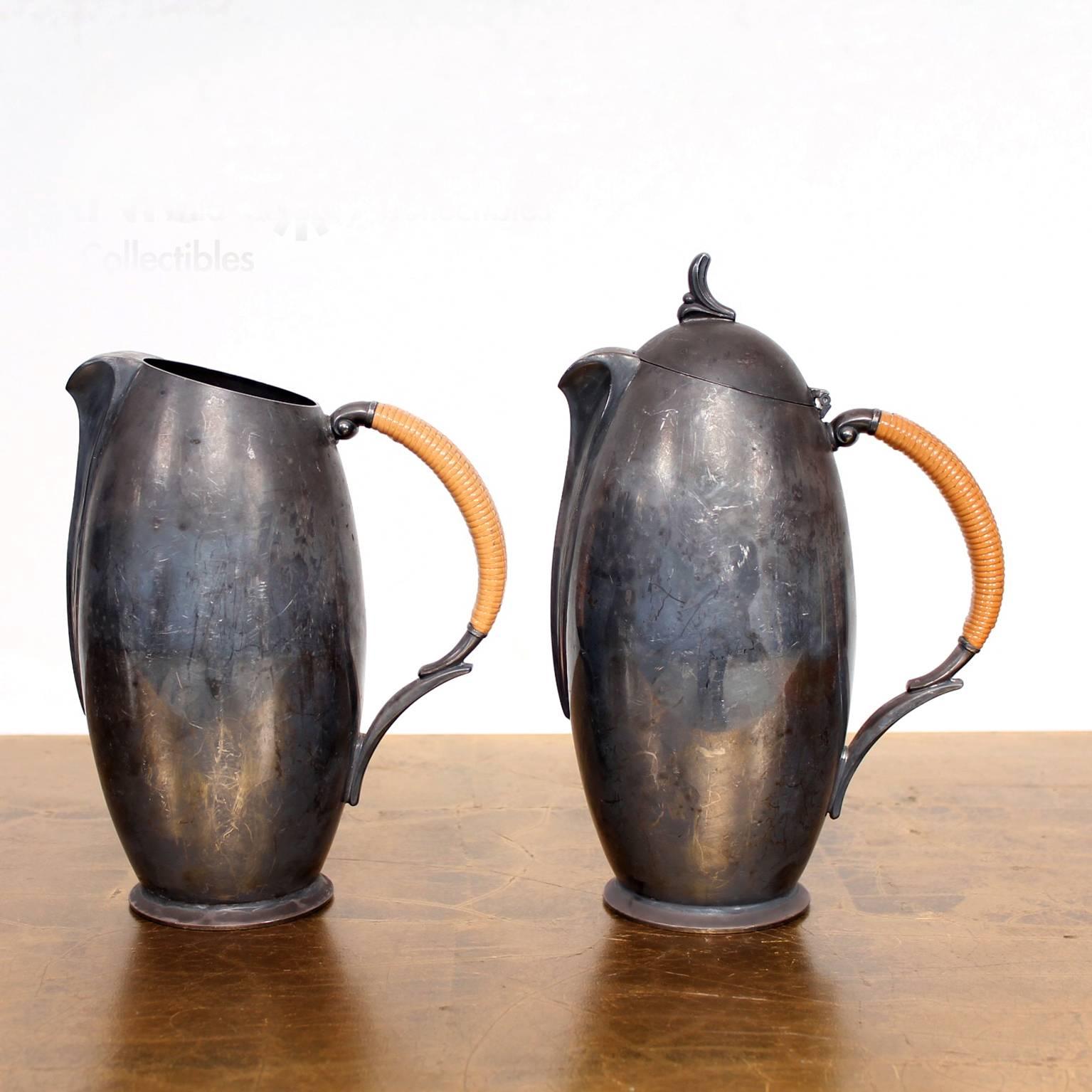Midcentury Set of Two Silver Plate Pitchers by 1847 Rogers Bros, 1950s 6